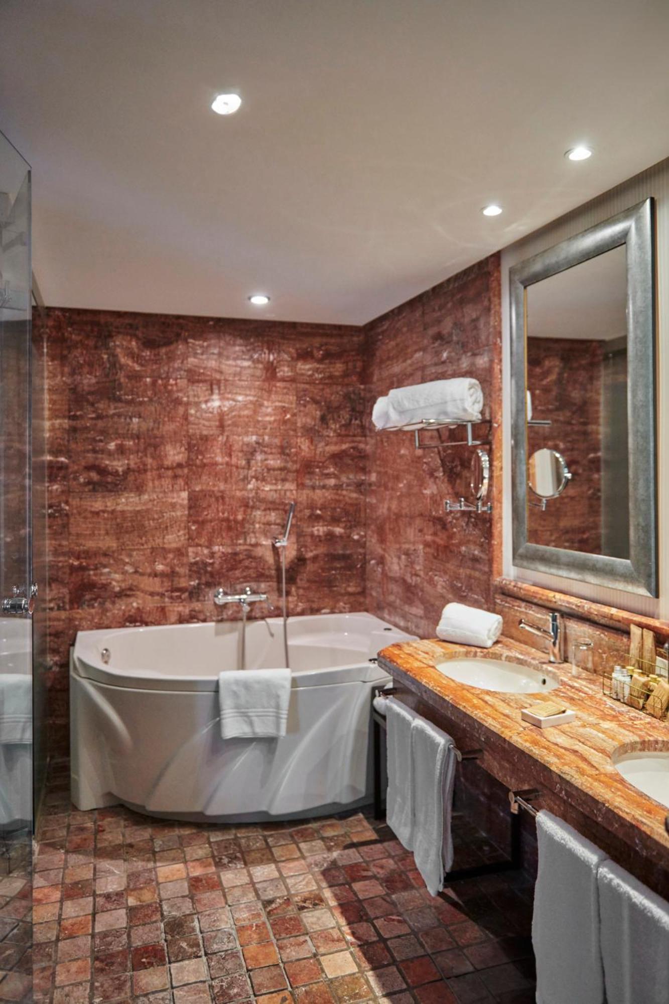 Junior Suite (3 Adults) - Photo 5
