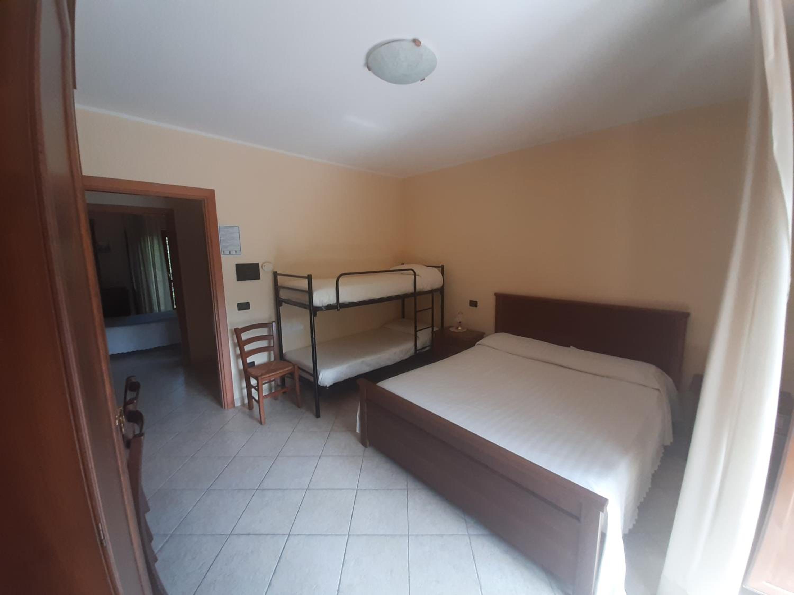 Large Double Room photo 2