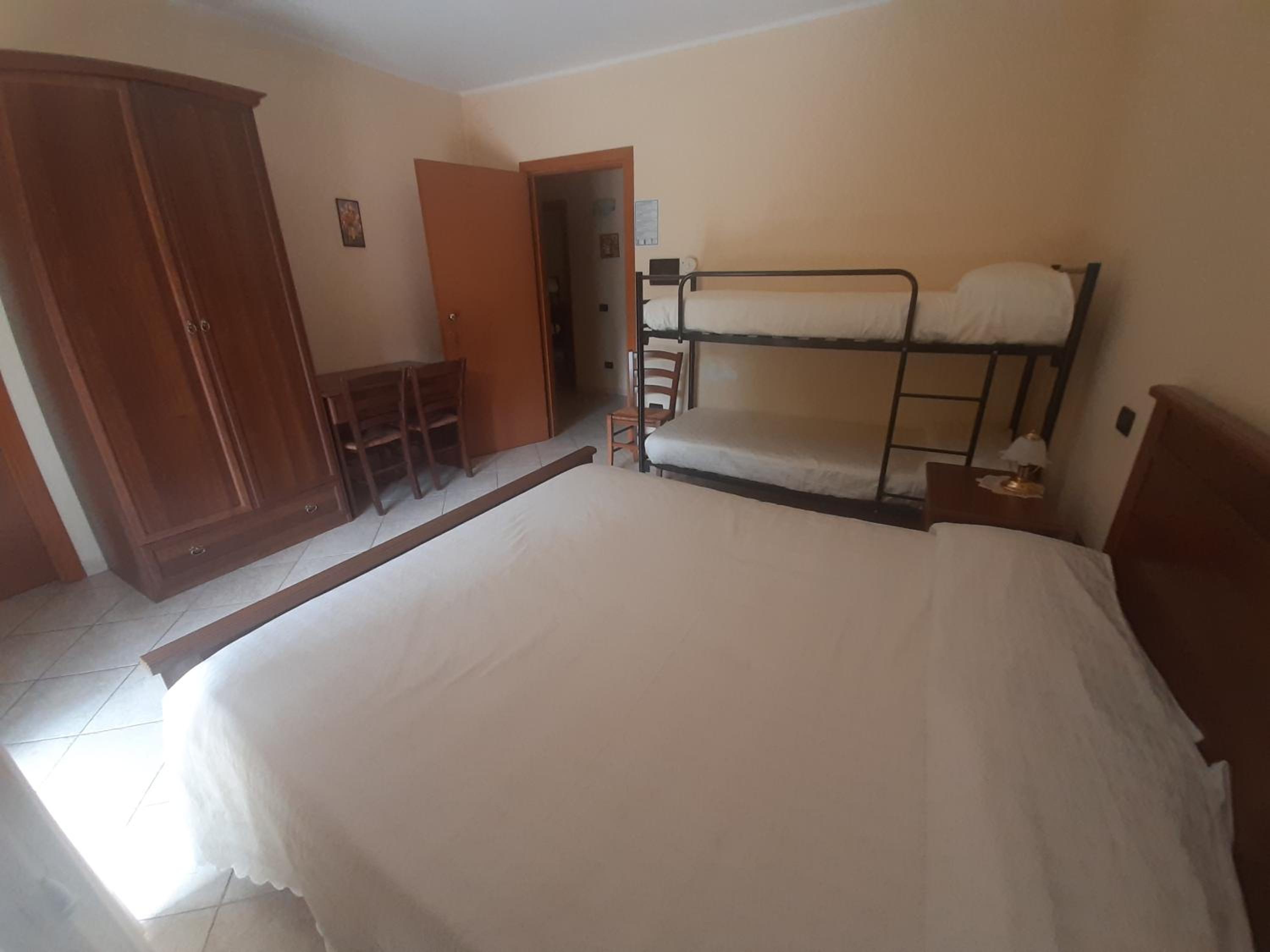 Large Double Room photo 1
