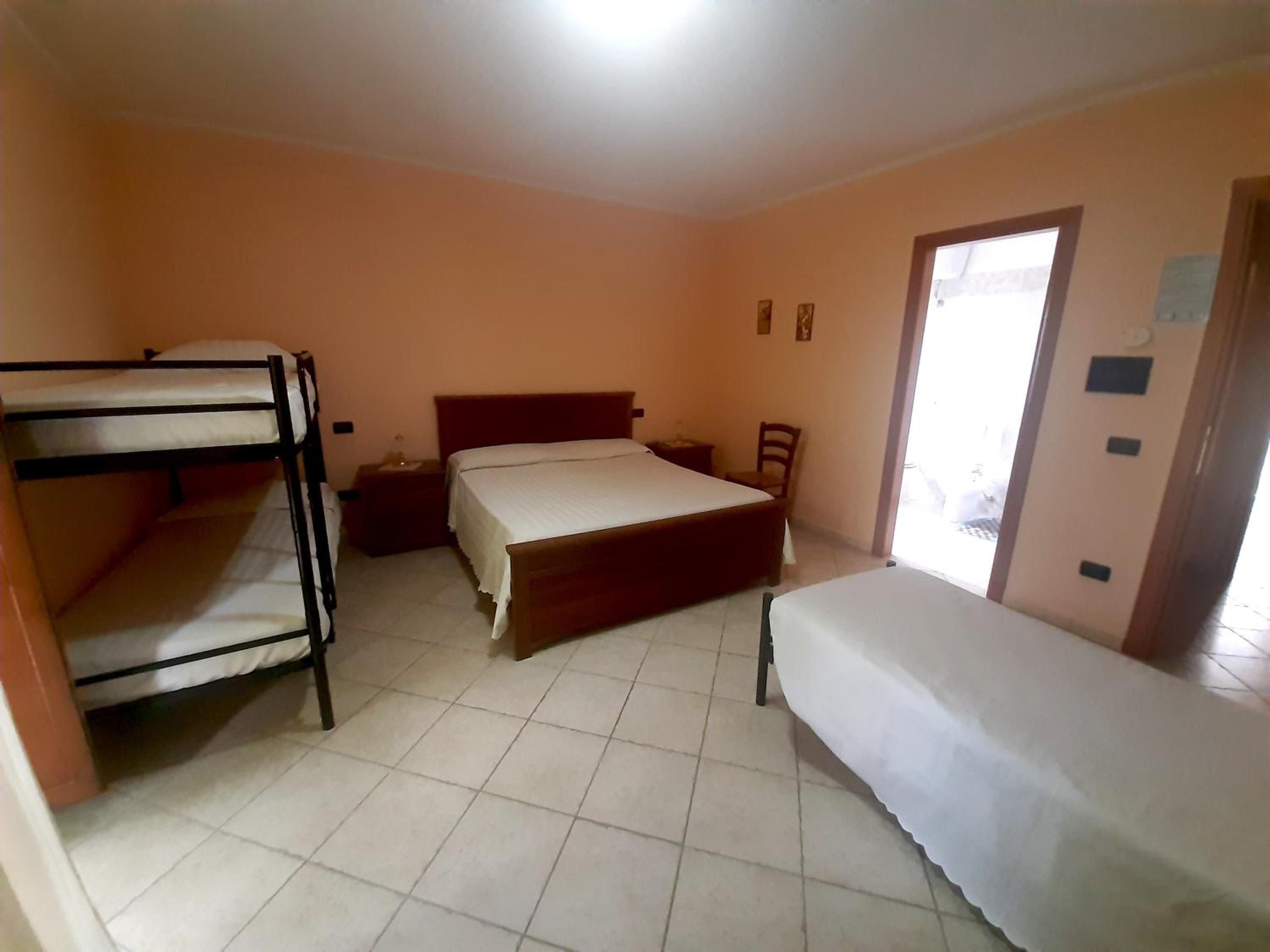 Large Double Room photo 3