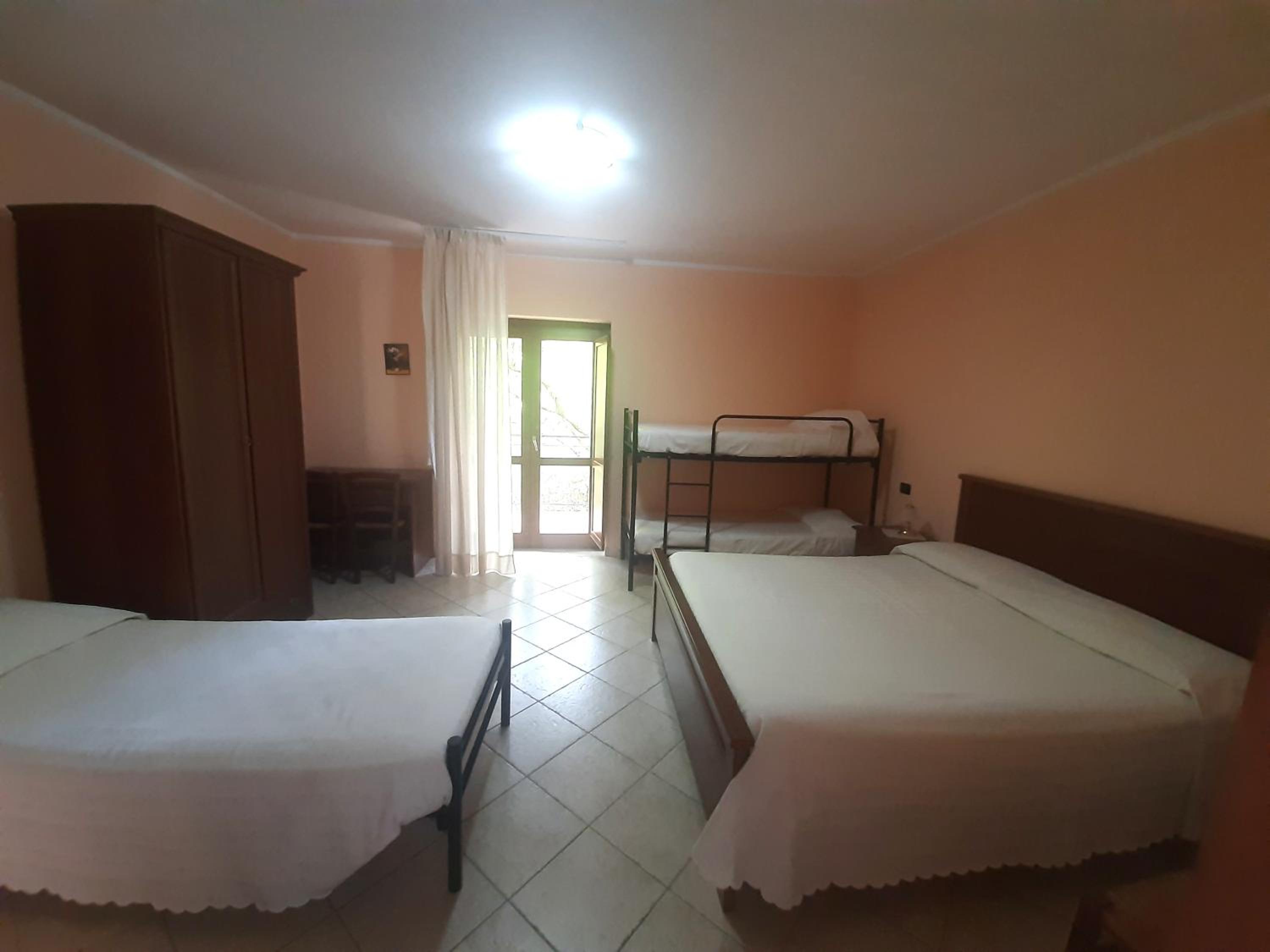 Large Double Room photo 3