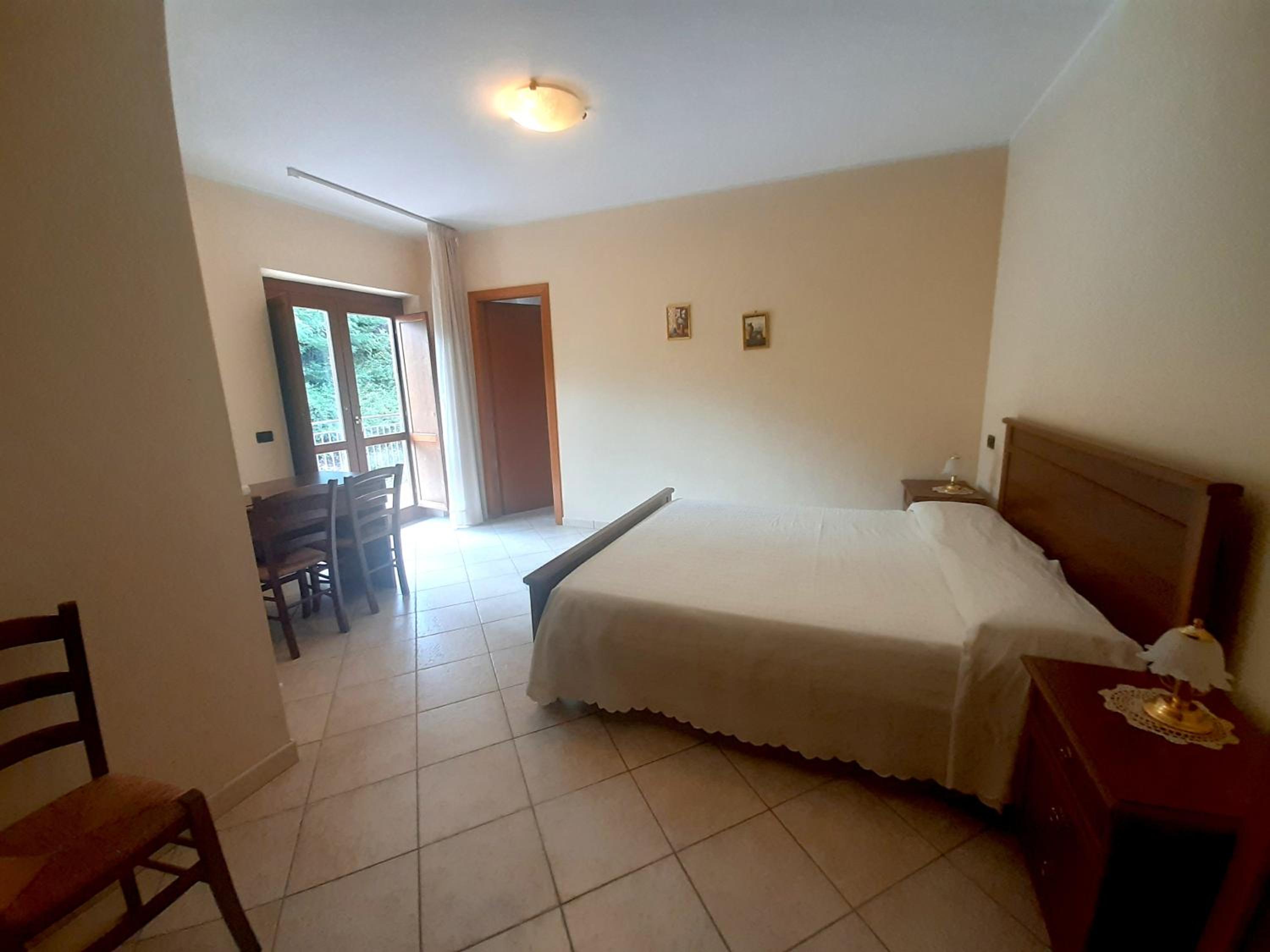 Large Double Room photo 1