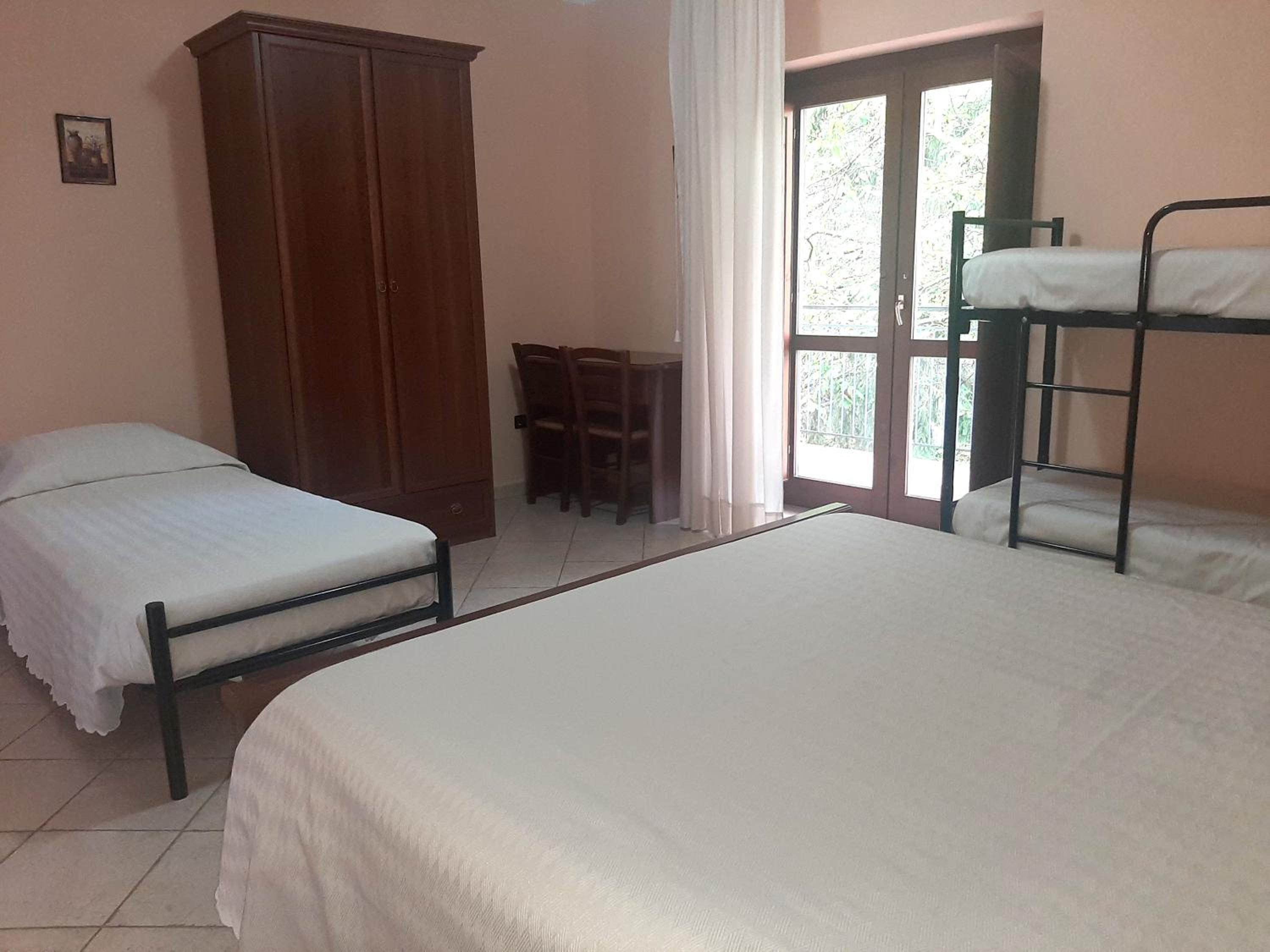Large Double Room photo 1
