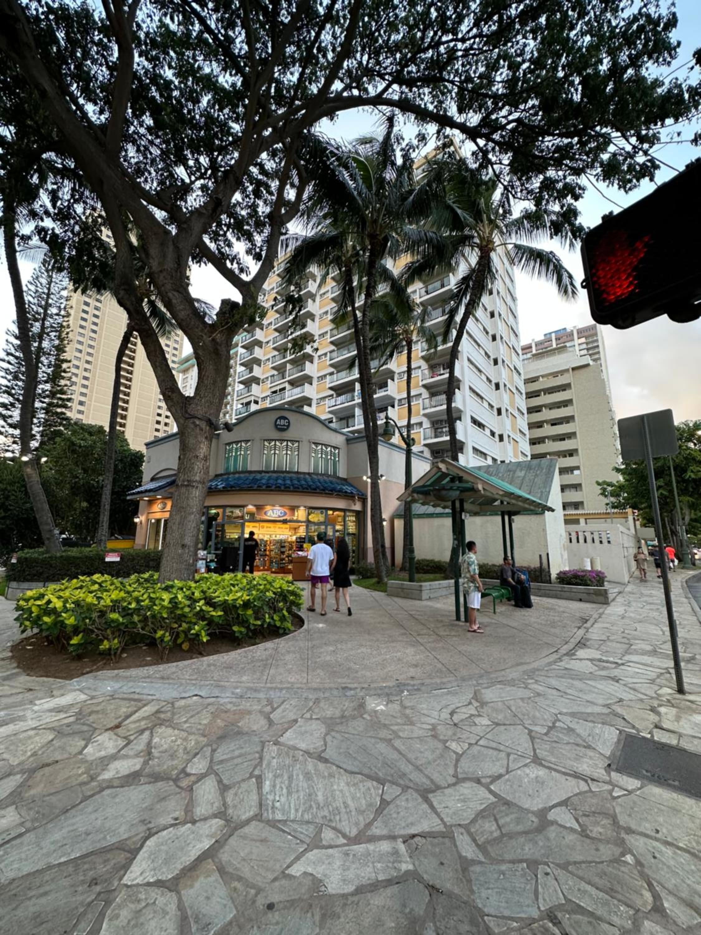 WELLCOME TO LOVELY CONDO 2 BEDS 2 BATHS FREE PARKING IN WAIKIKI BEACH: Two-Bedroom Apartment photo