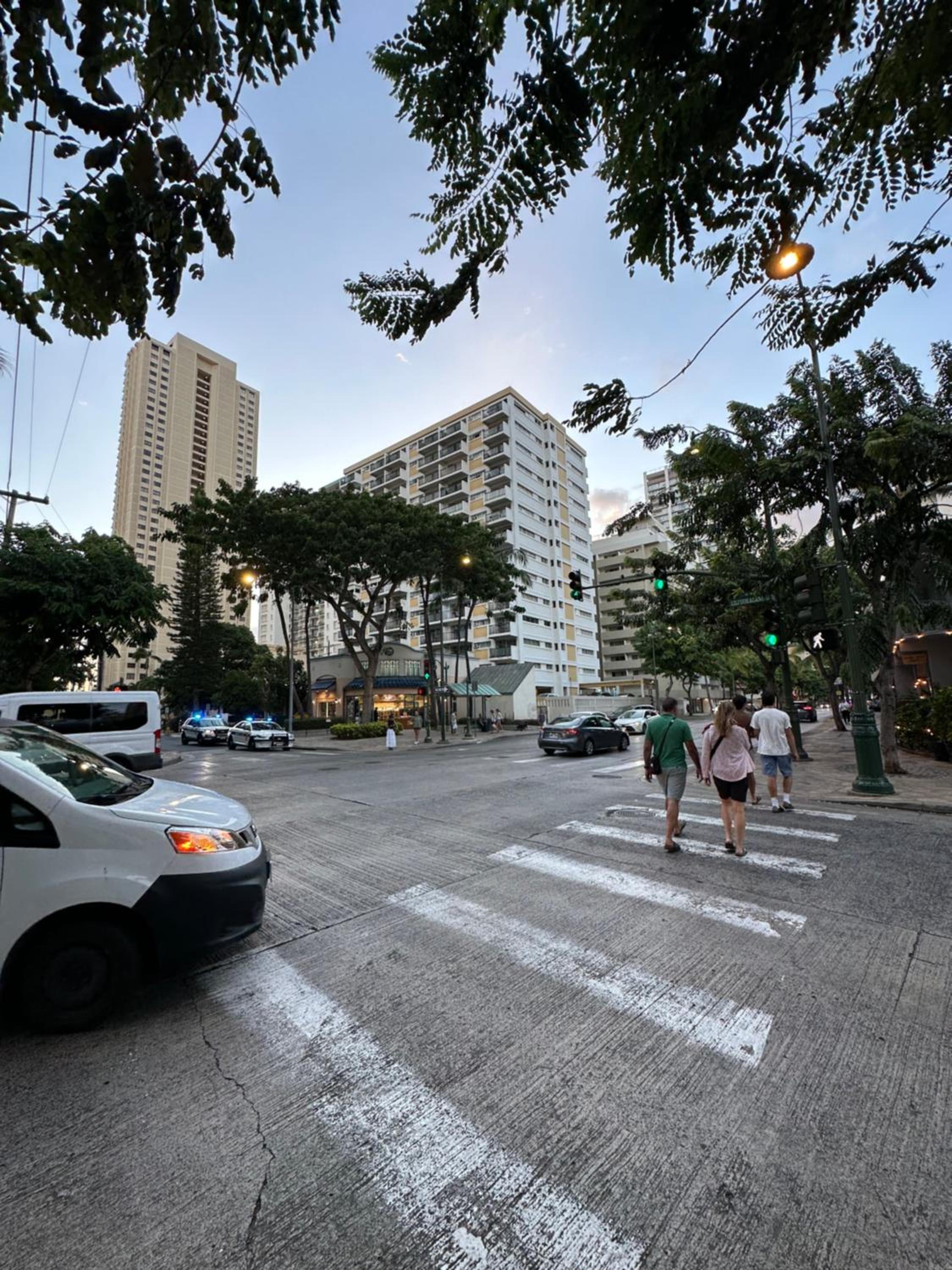 WELLCOME TO LOVELY CONDO 2 BEDS 2 BATHS FREE PARKING IN WAIKIKI BEACH: Two-Bedroom Apartment photo