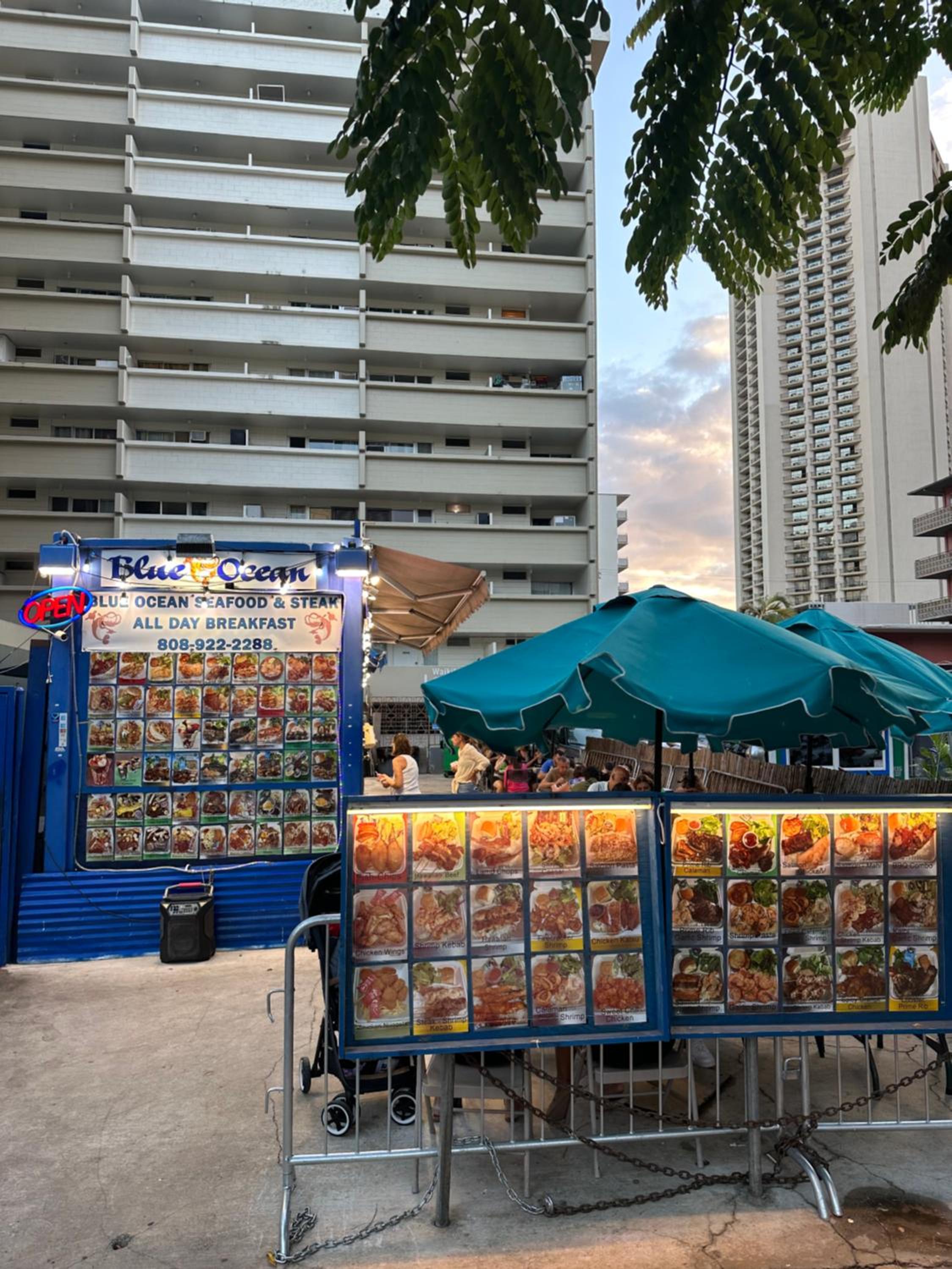 WELLCOME TO LOVELY CONDO 2 BEDS 2 BATHS FREE PARKING IN WAIKIKI BEACH: Two-Bedroom Apartment photo
