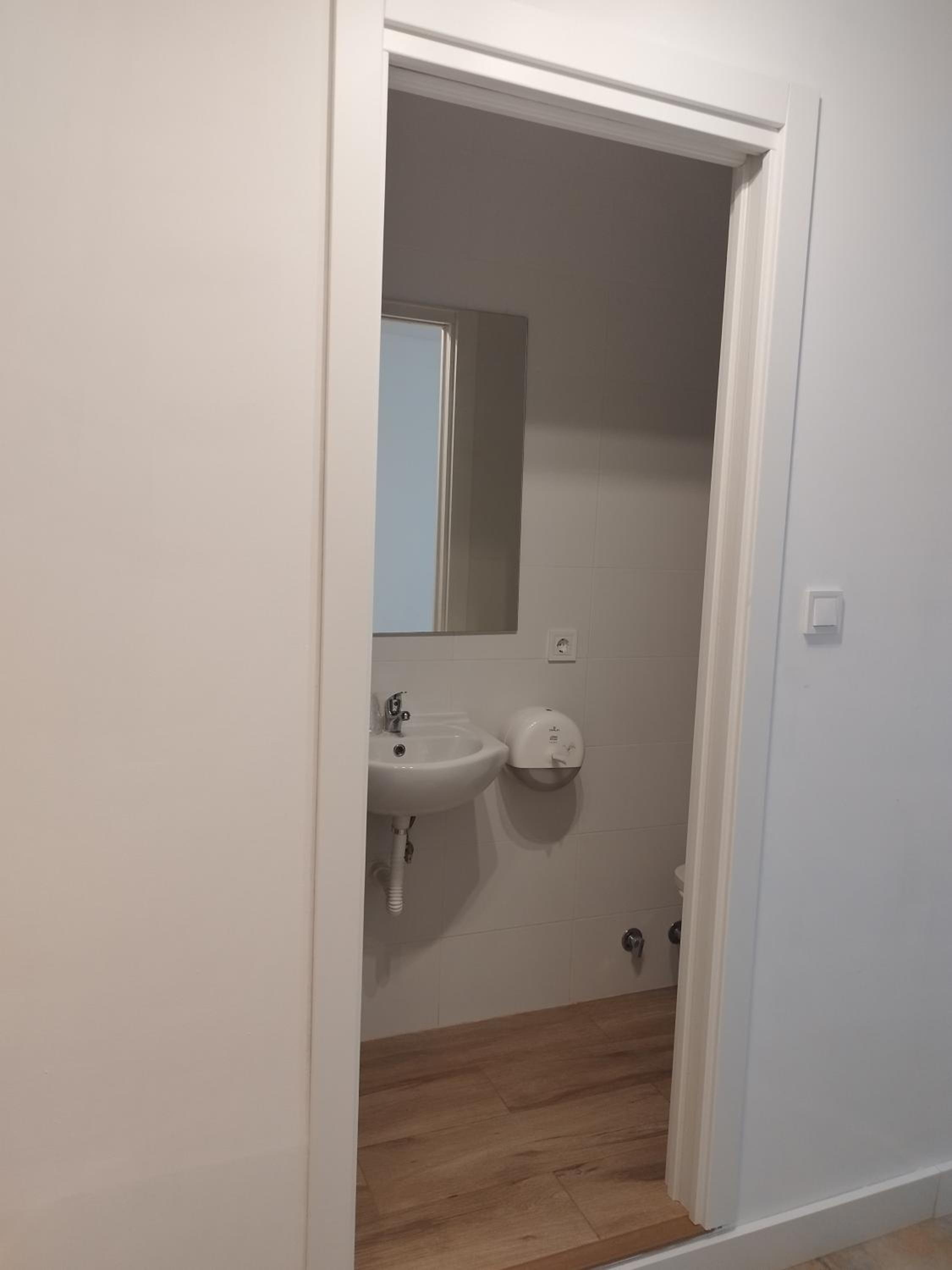 Twin Room - Photo 9