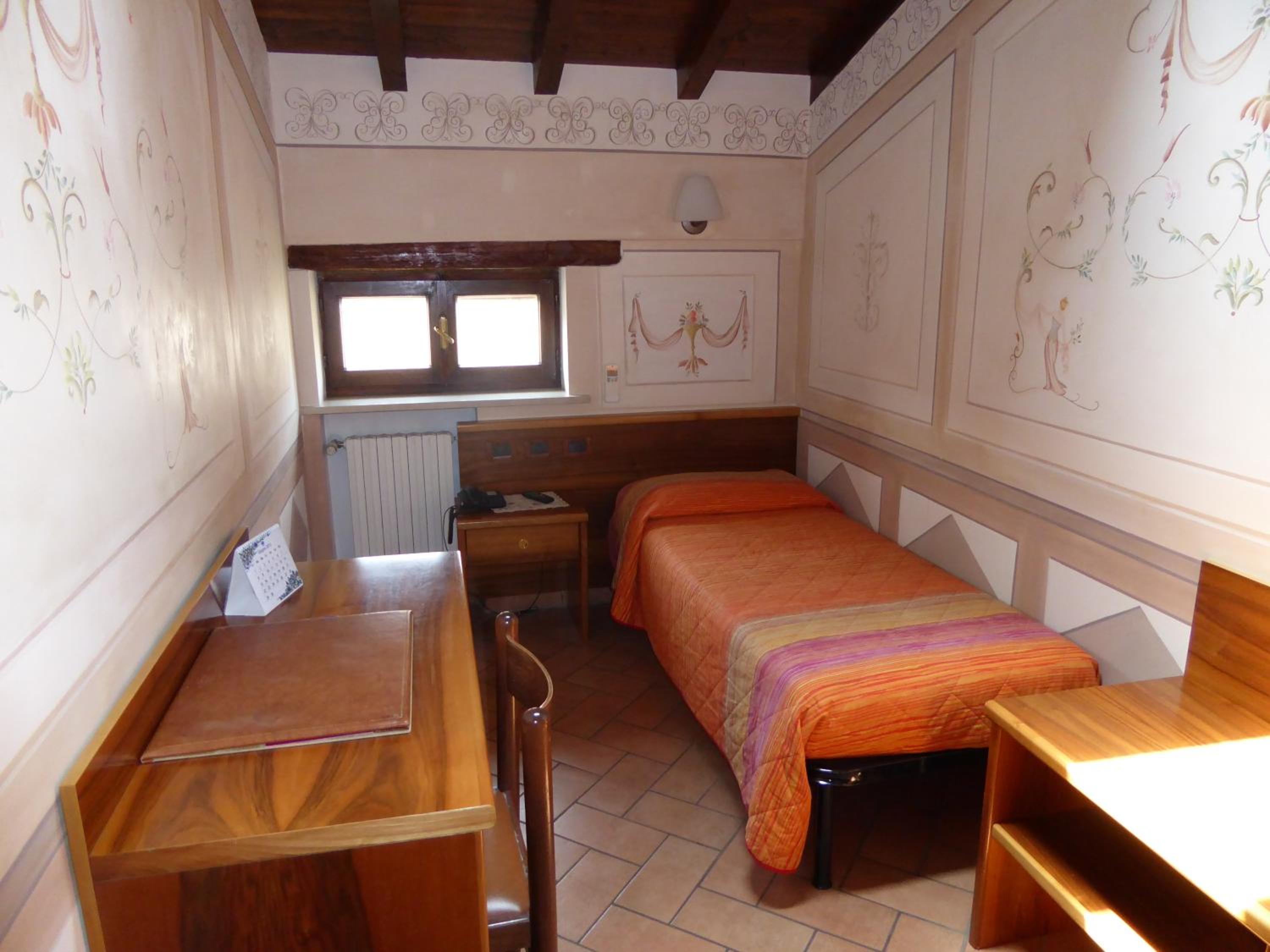 Single Room photo 2