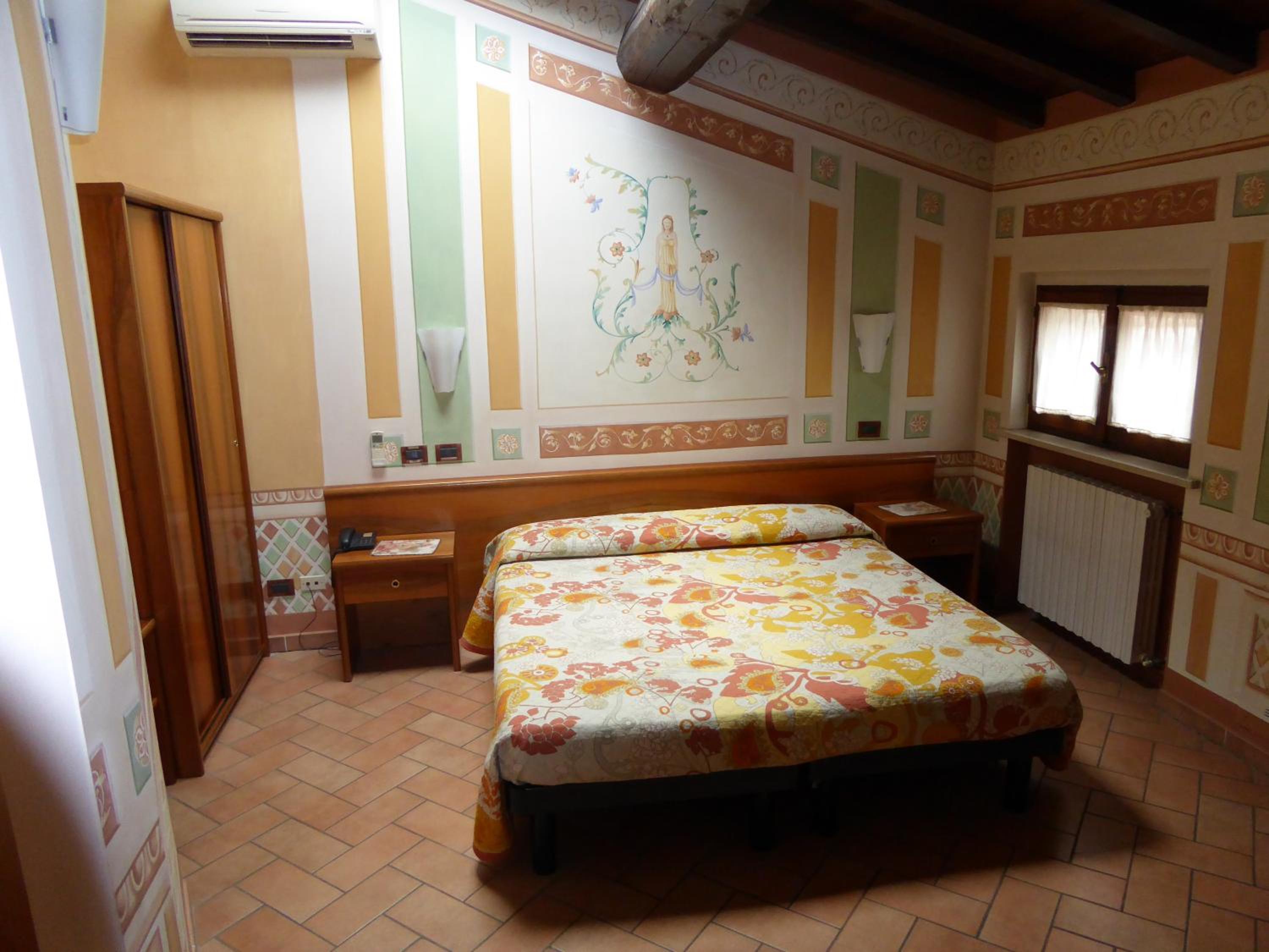 Standard Double or Twin Room photo 1