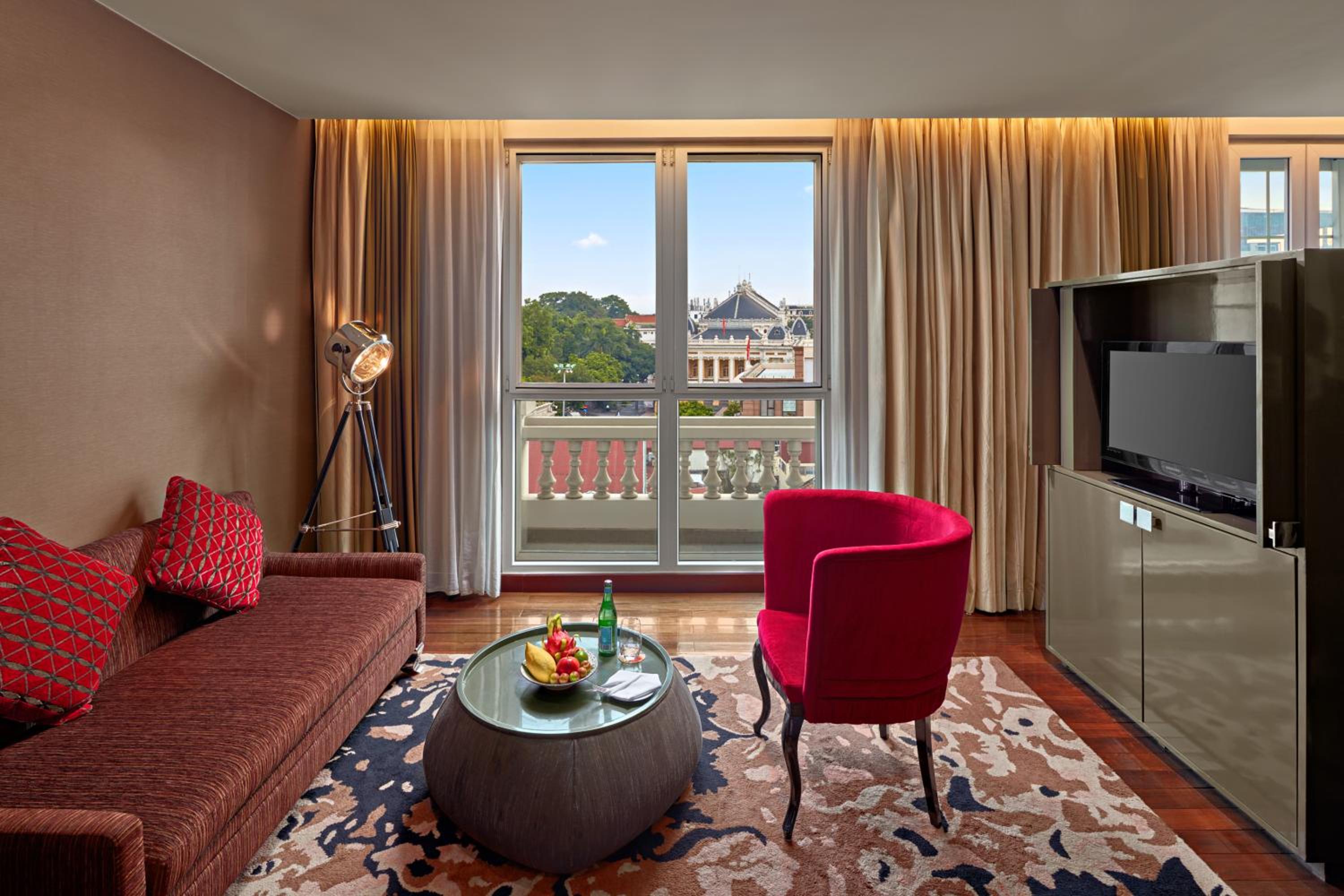 Junior King Suite with Opera House View photo 1