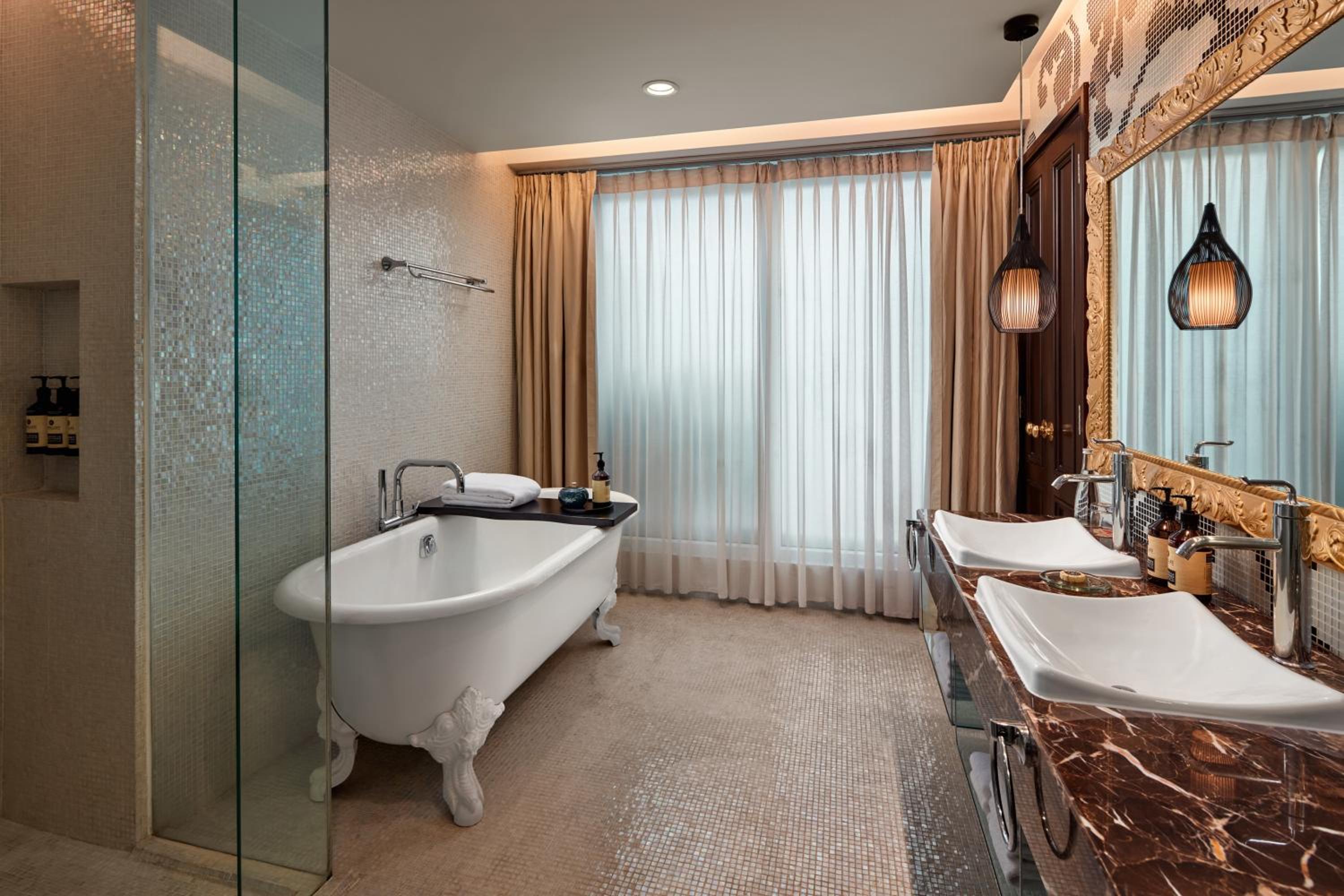 Executive King Suite with Balcony and Opera House View photo 3