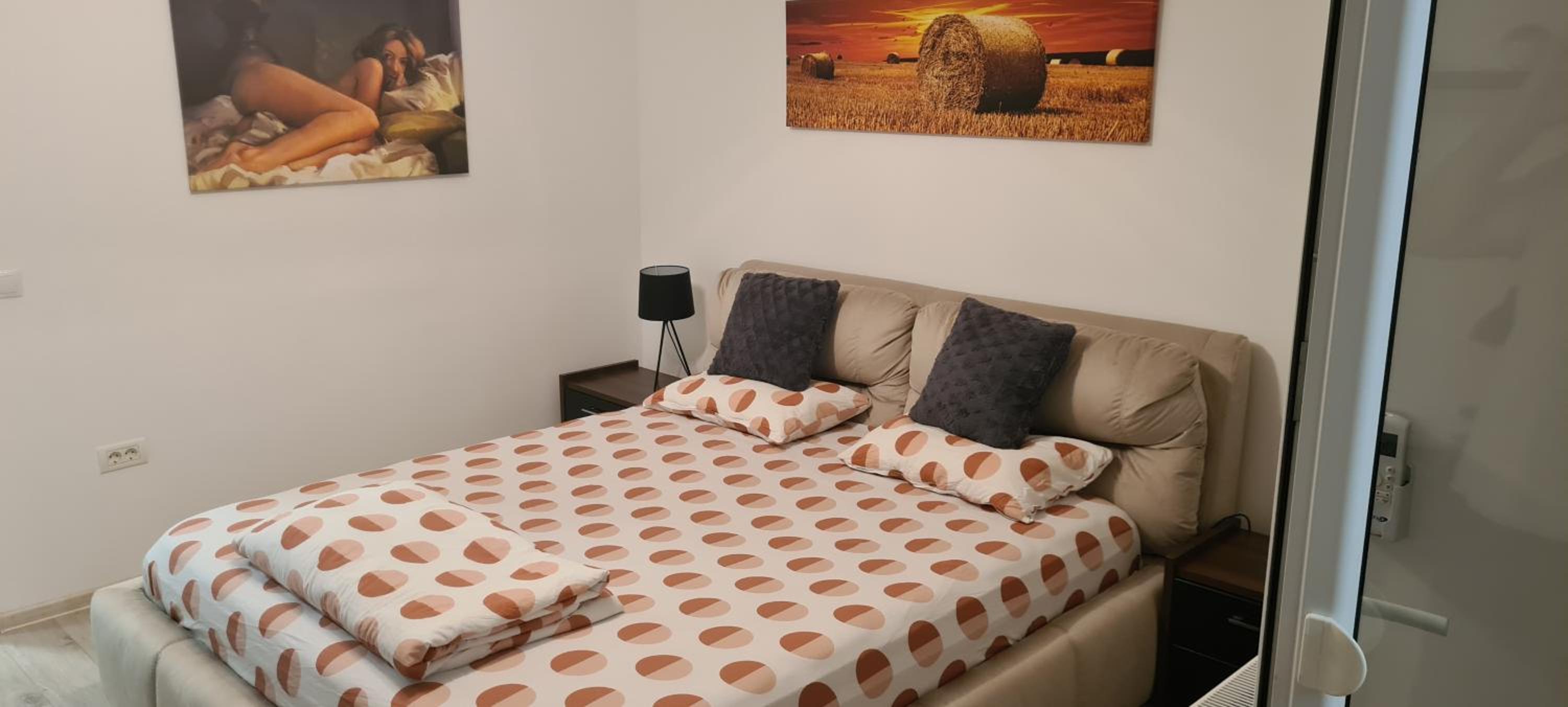 One-Bedroom Apartment - Photo 9