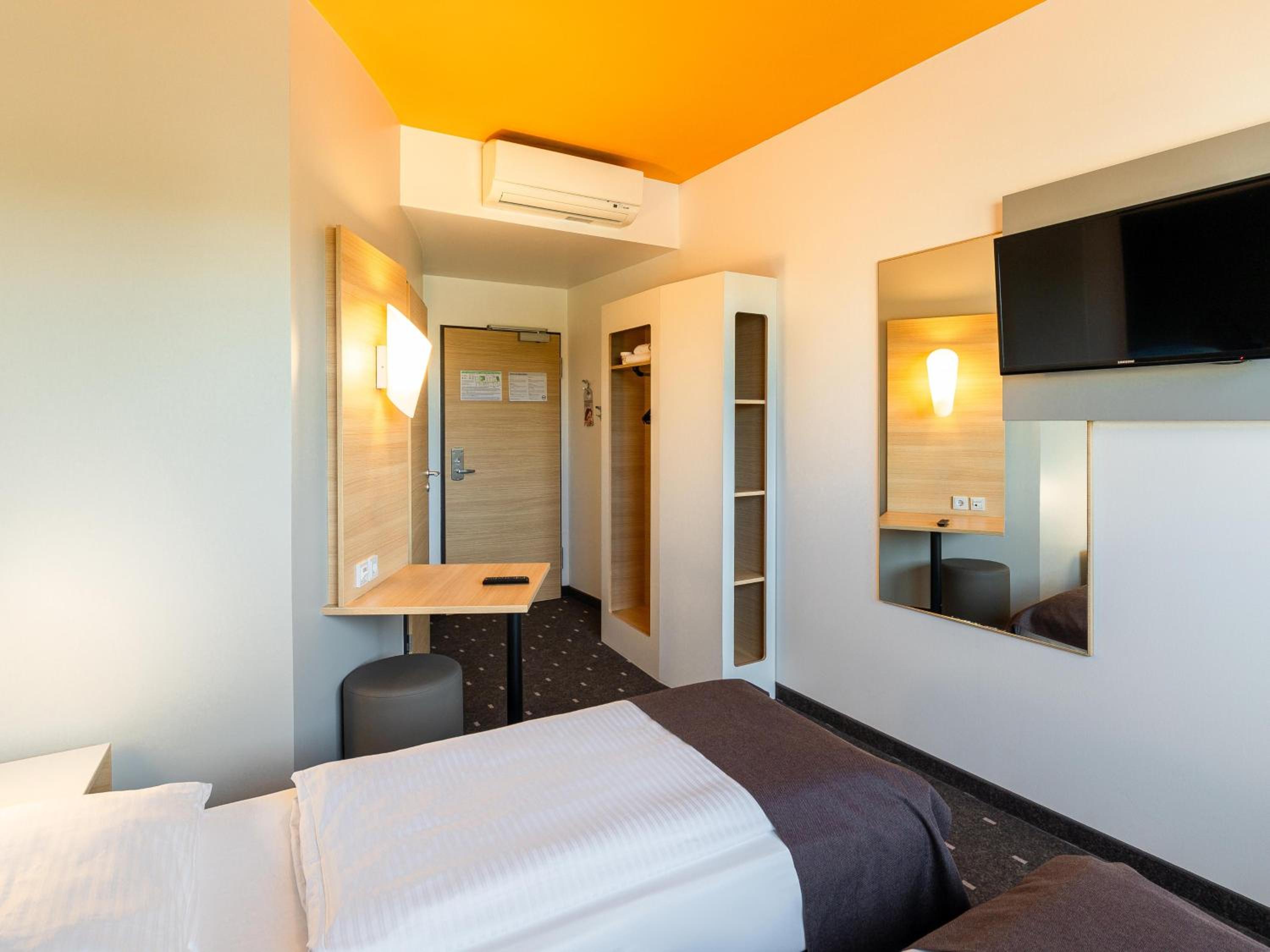 Twin Room - Photo 3