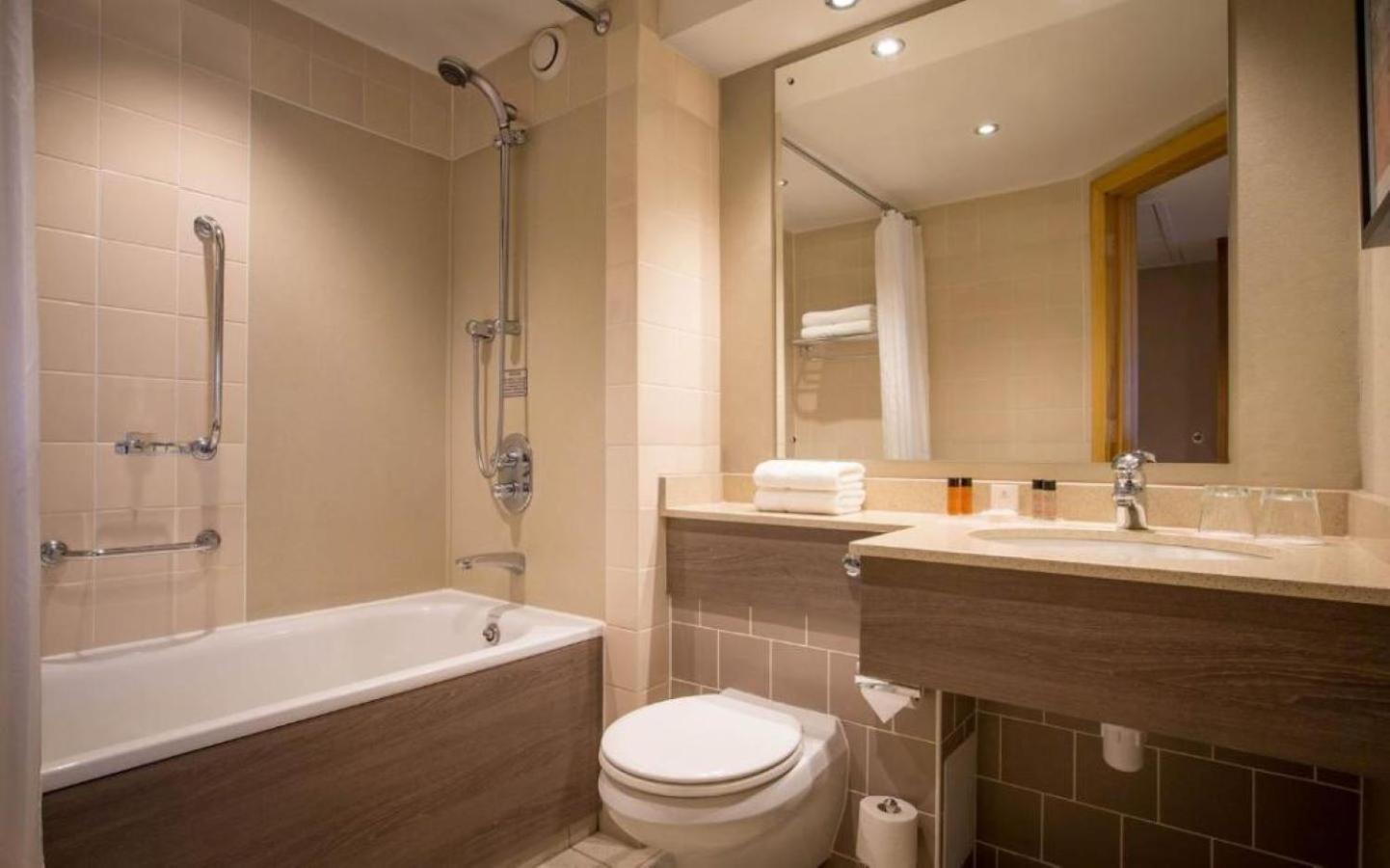 Large two bedroom Family Suite - Photo 4