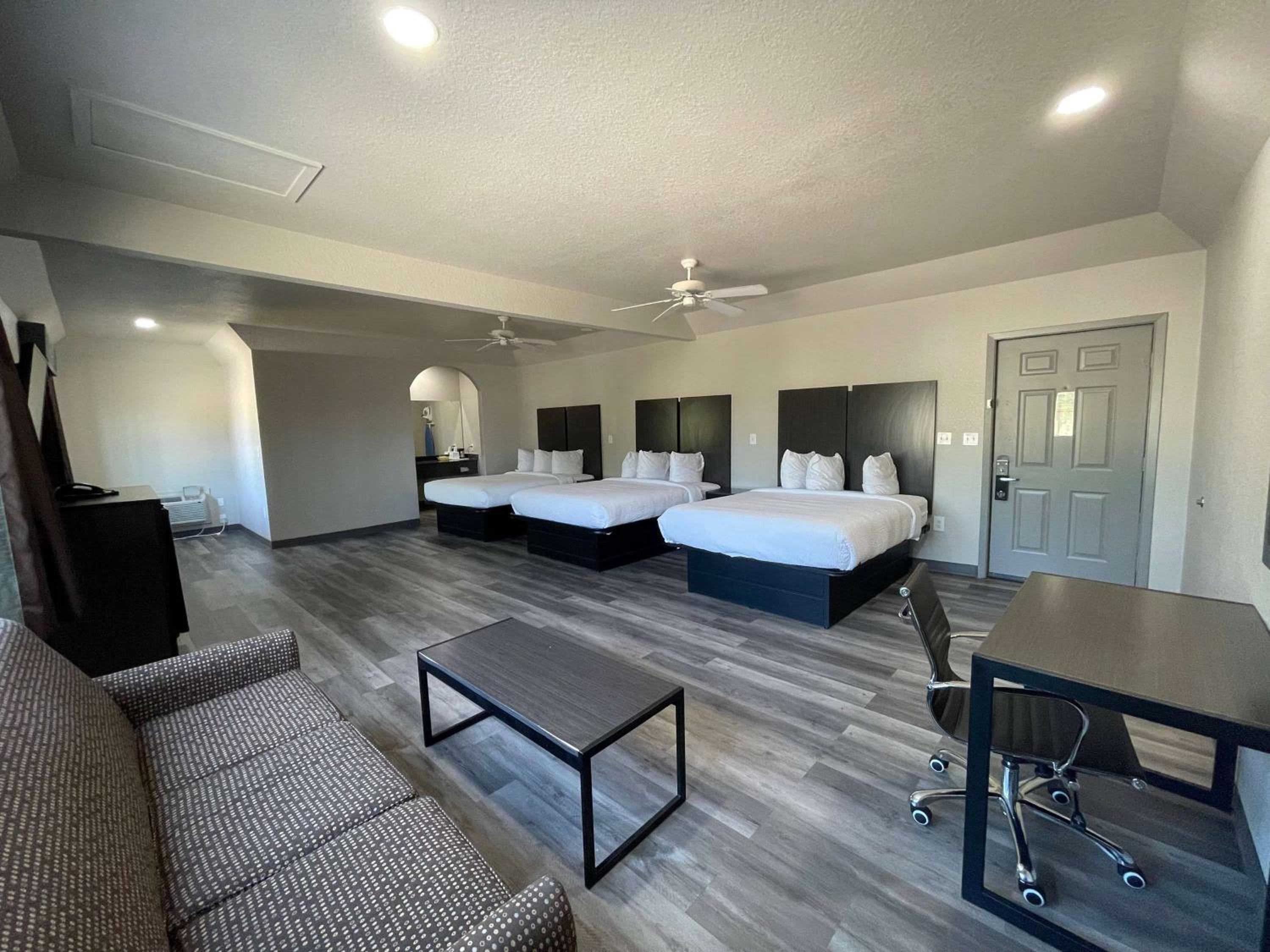 Executive Queen Suite - Non-Smoking - Photo 3