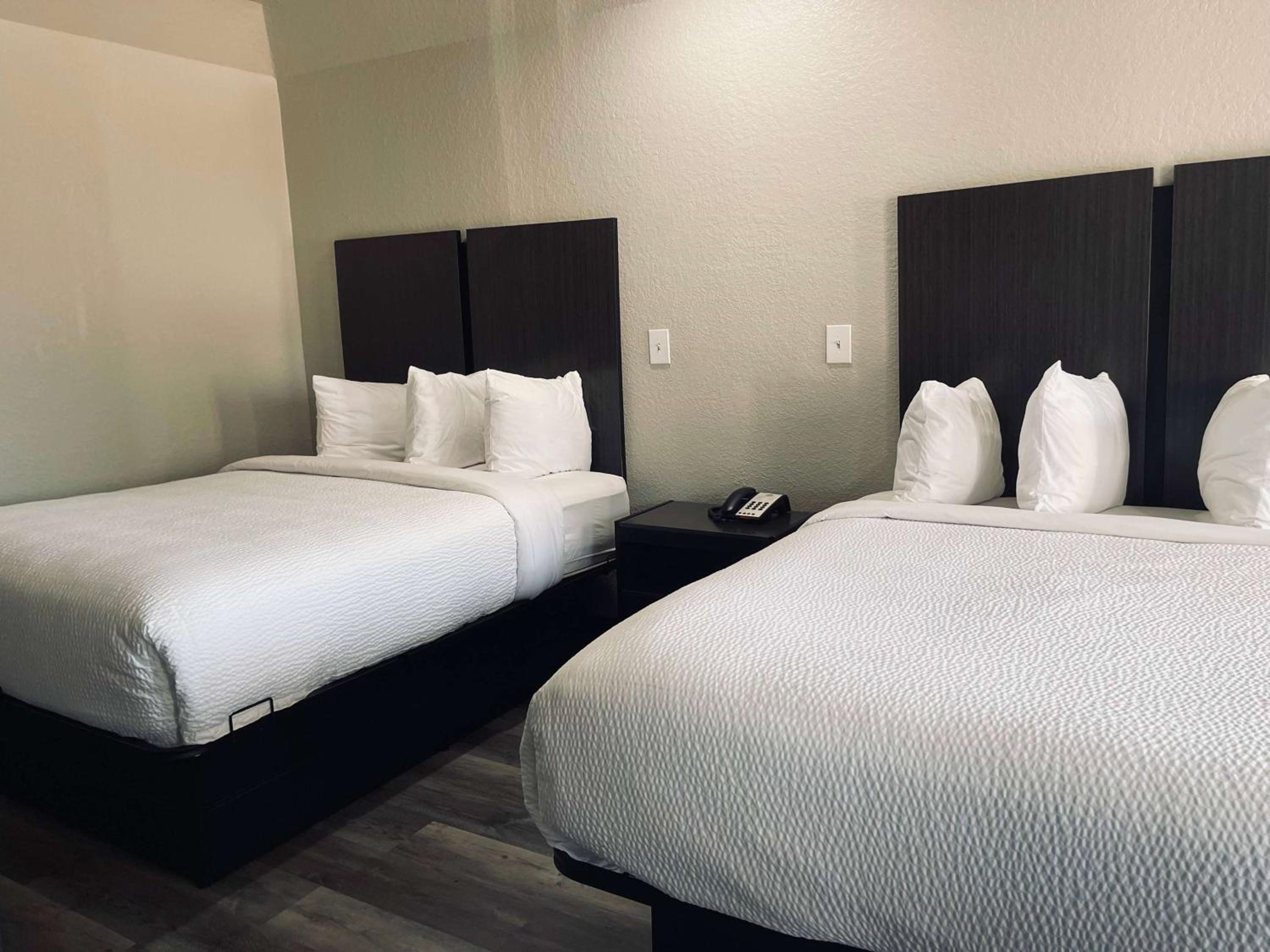 Queen Room with Two Queen Beds - Non-Smoking - Photo 1