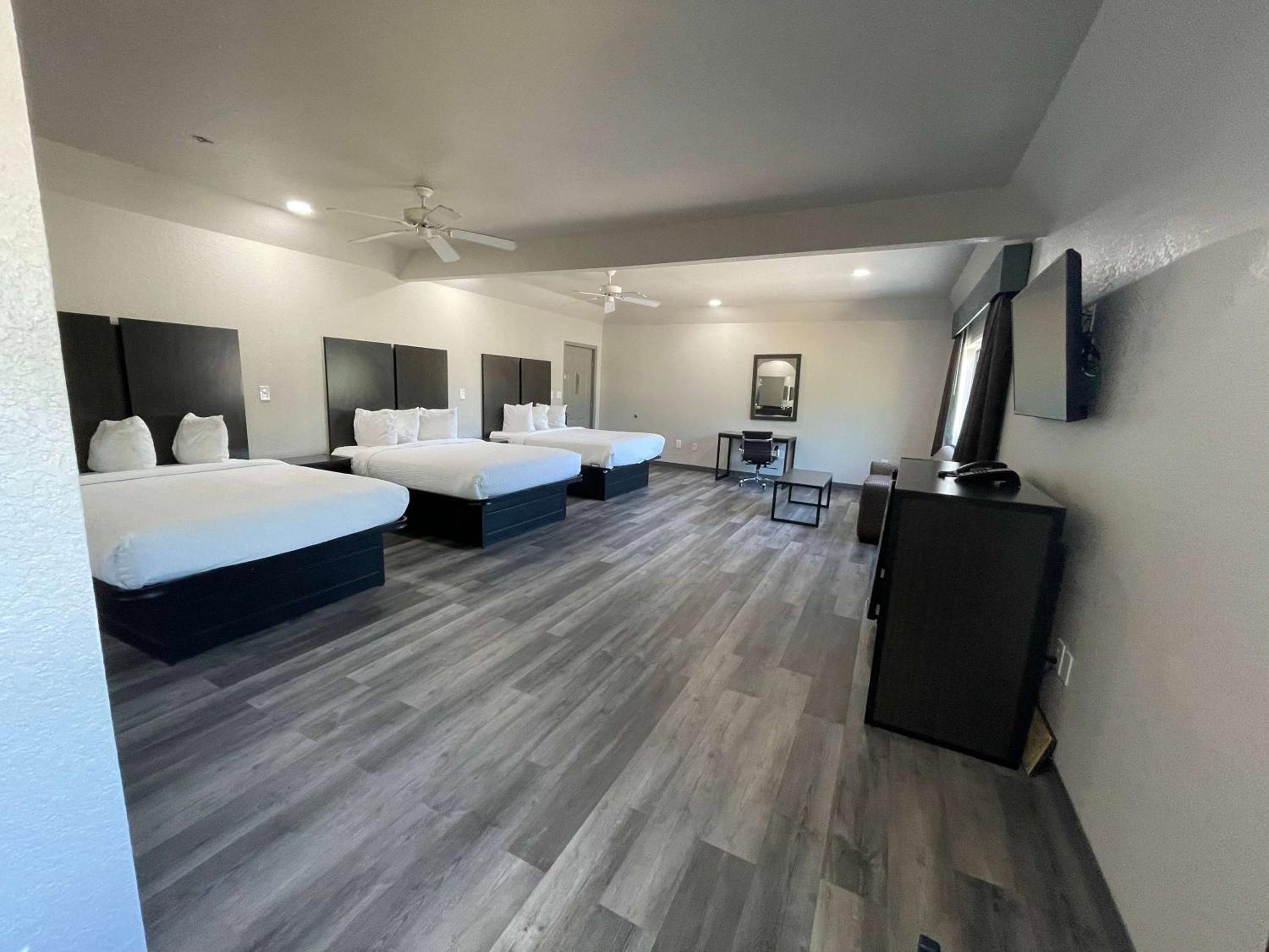 Executive Queen Suite - Non-Smoking - Photo 1
