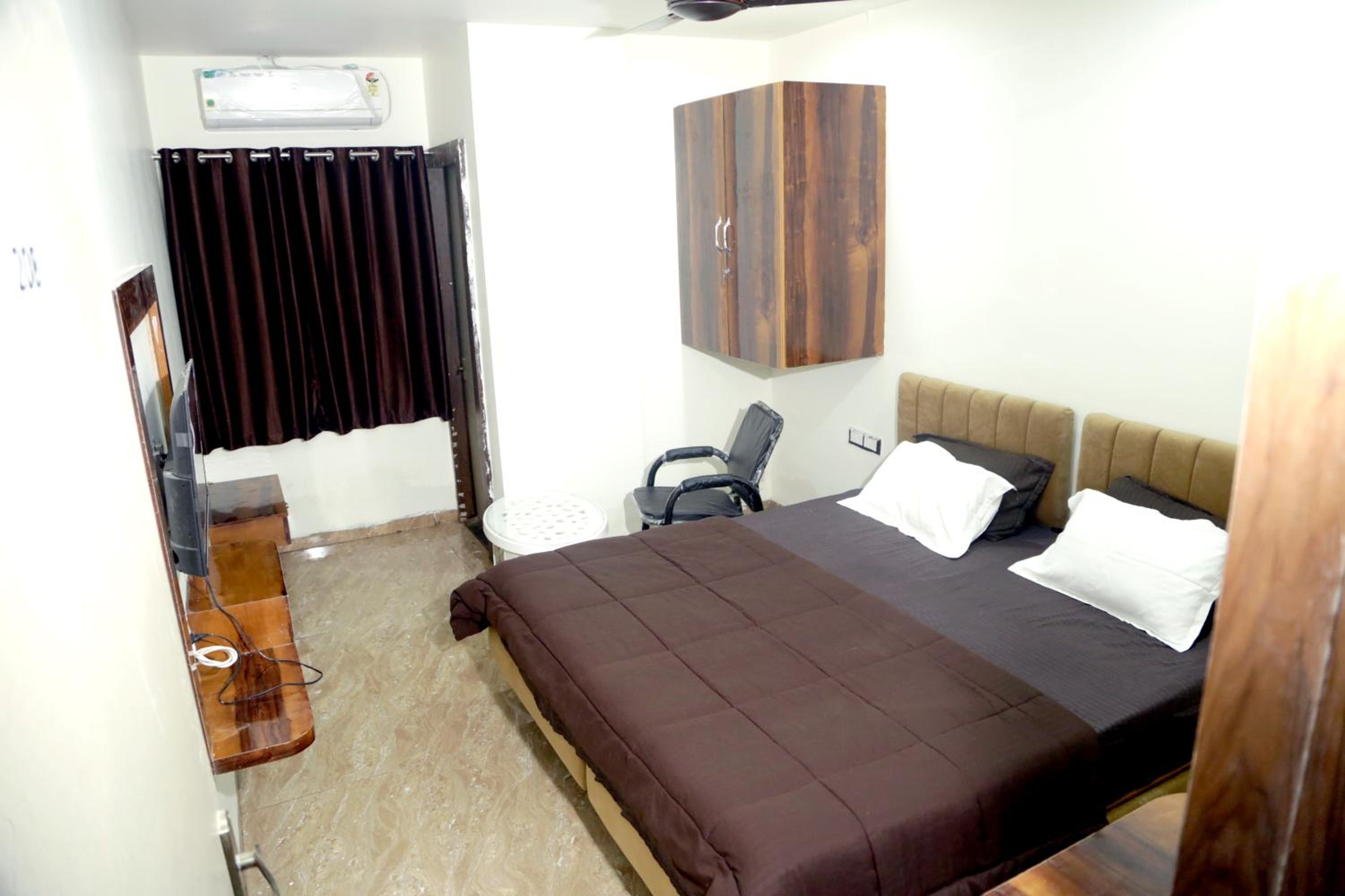 Deluxe Double Room photo 2