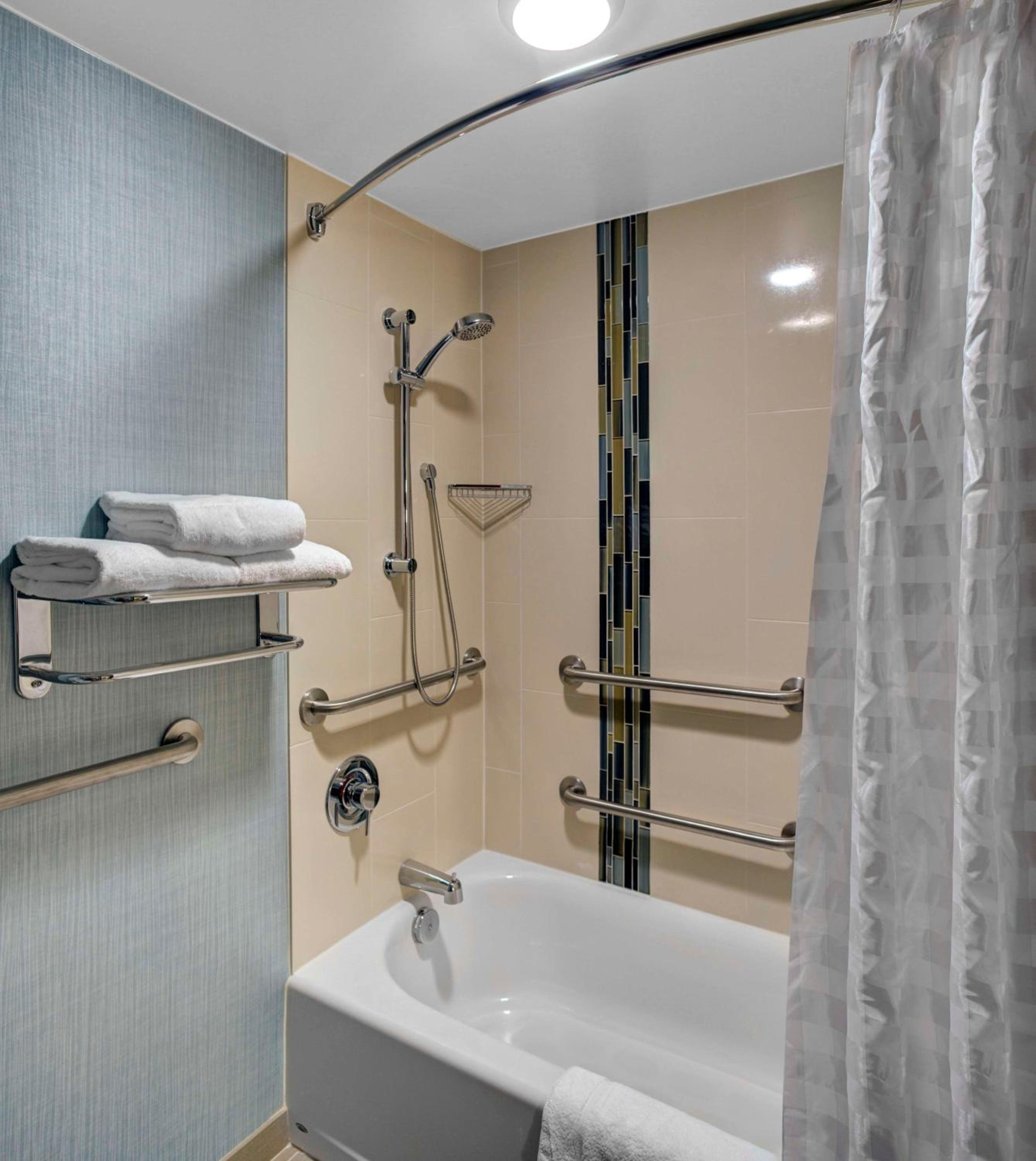King Room with Sofa Bed and Accessible Tub - Disability Access - Photo 7