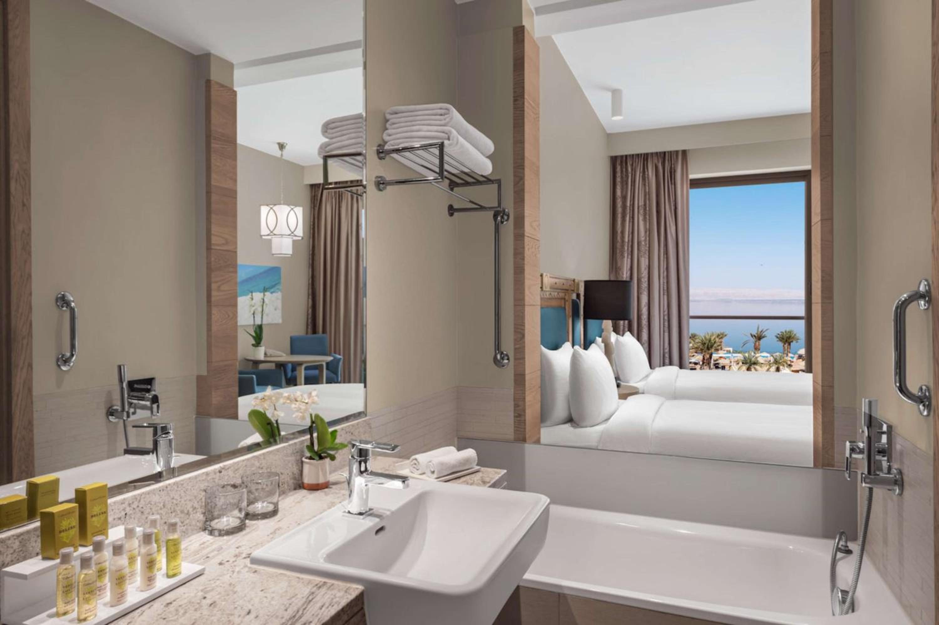 Deluxe Double Room with Sea View - Photo 2