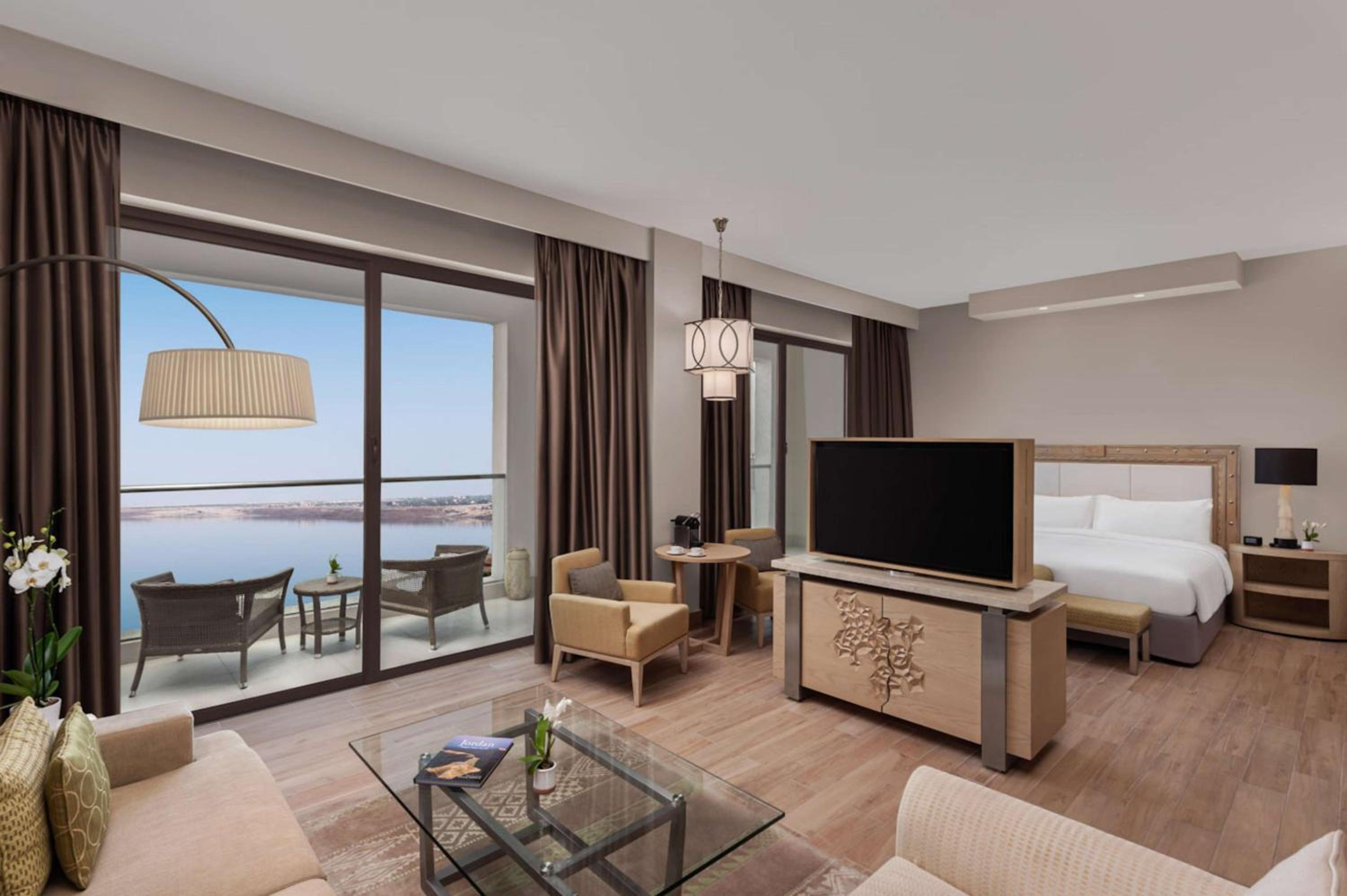 Junior King Suite with Sea View photo 2