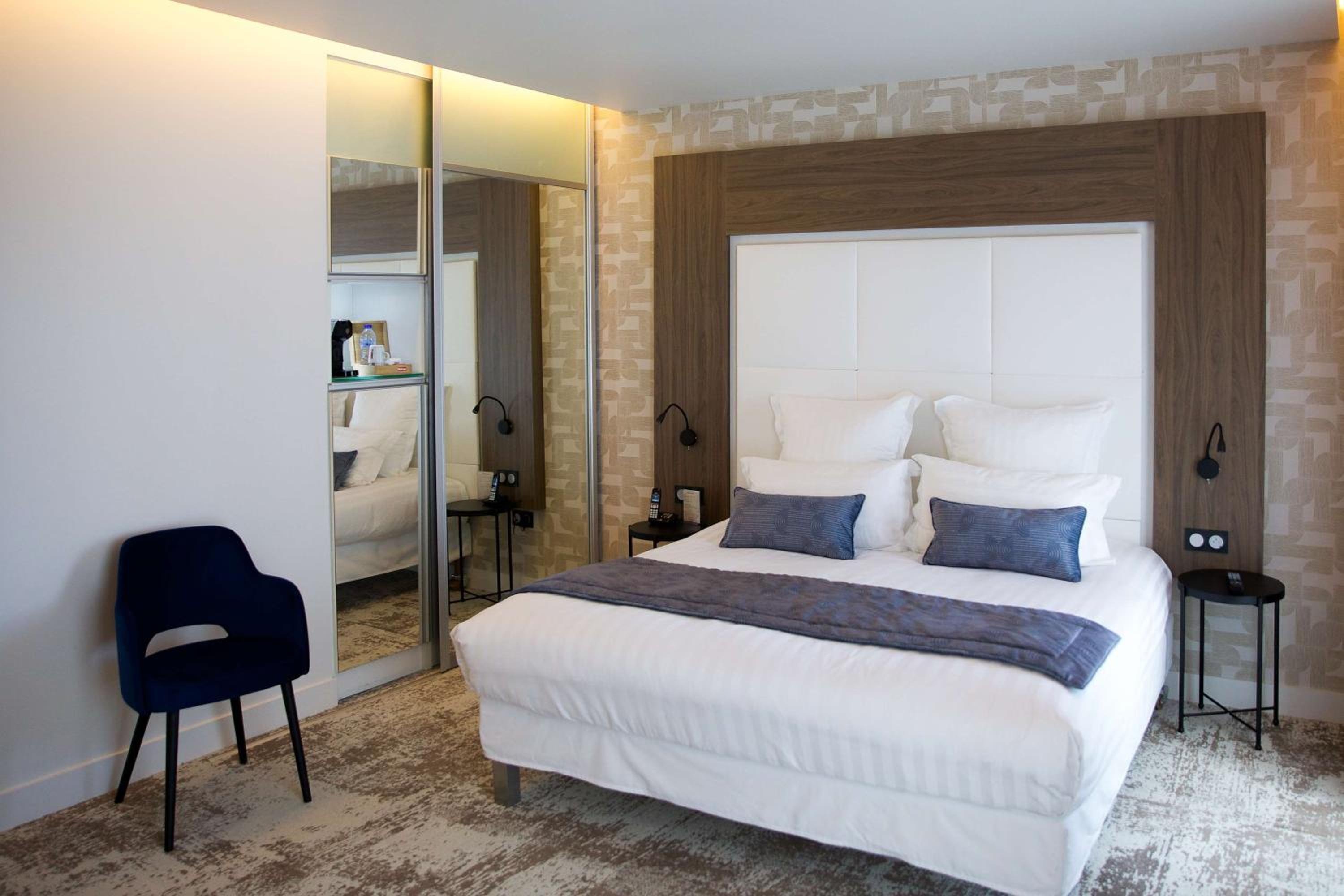 Junior Suite King Size Bed - Photo 4