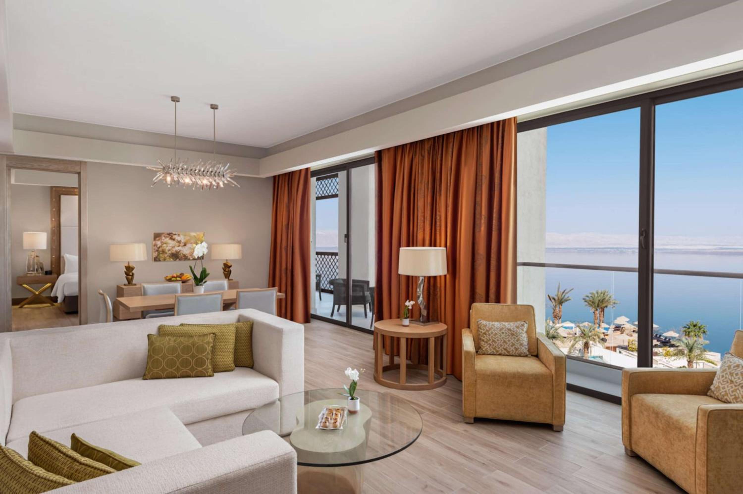 Deluxe One-Bedroom Suite with Sea View photo 2