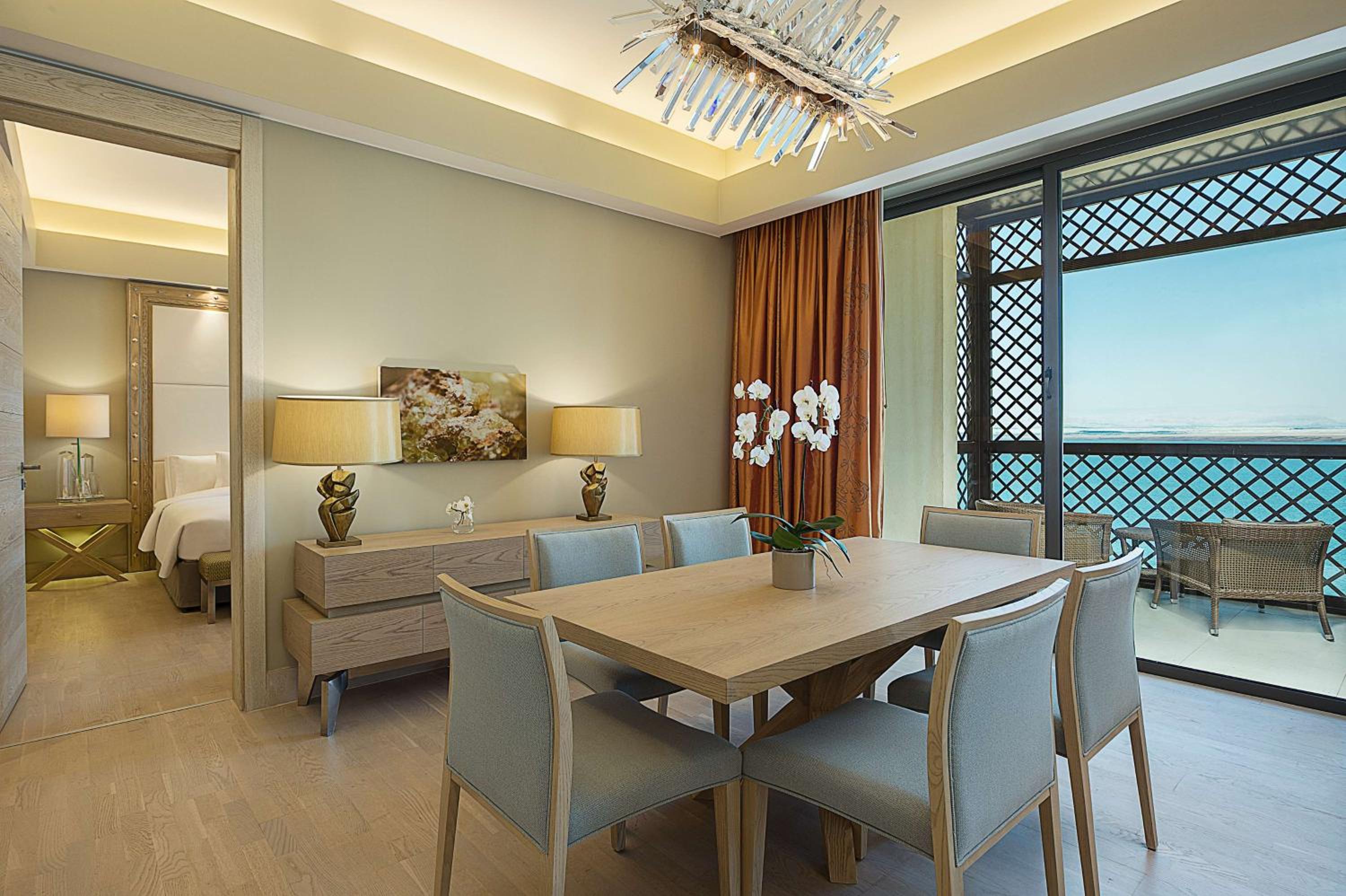 Deluxe One-Bedroom Suite with Sea View photo 3
