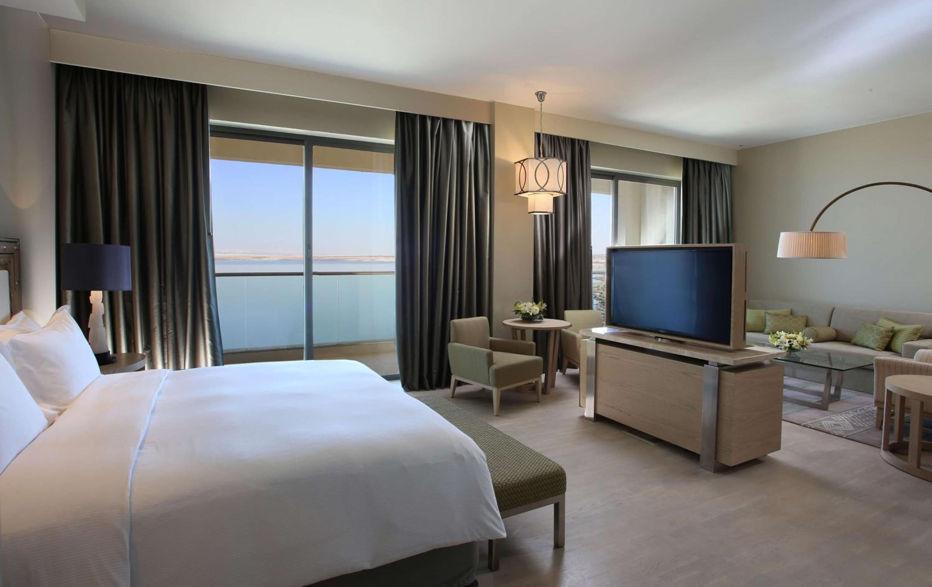 Junior King Suite with Sea View photo 3
