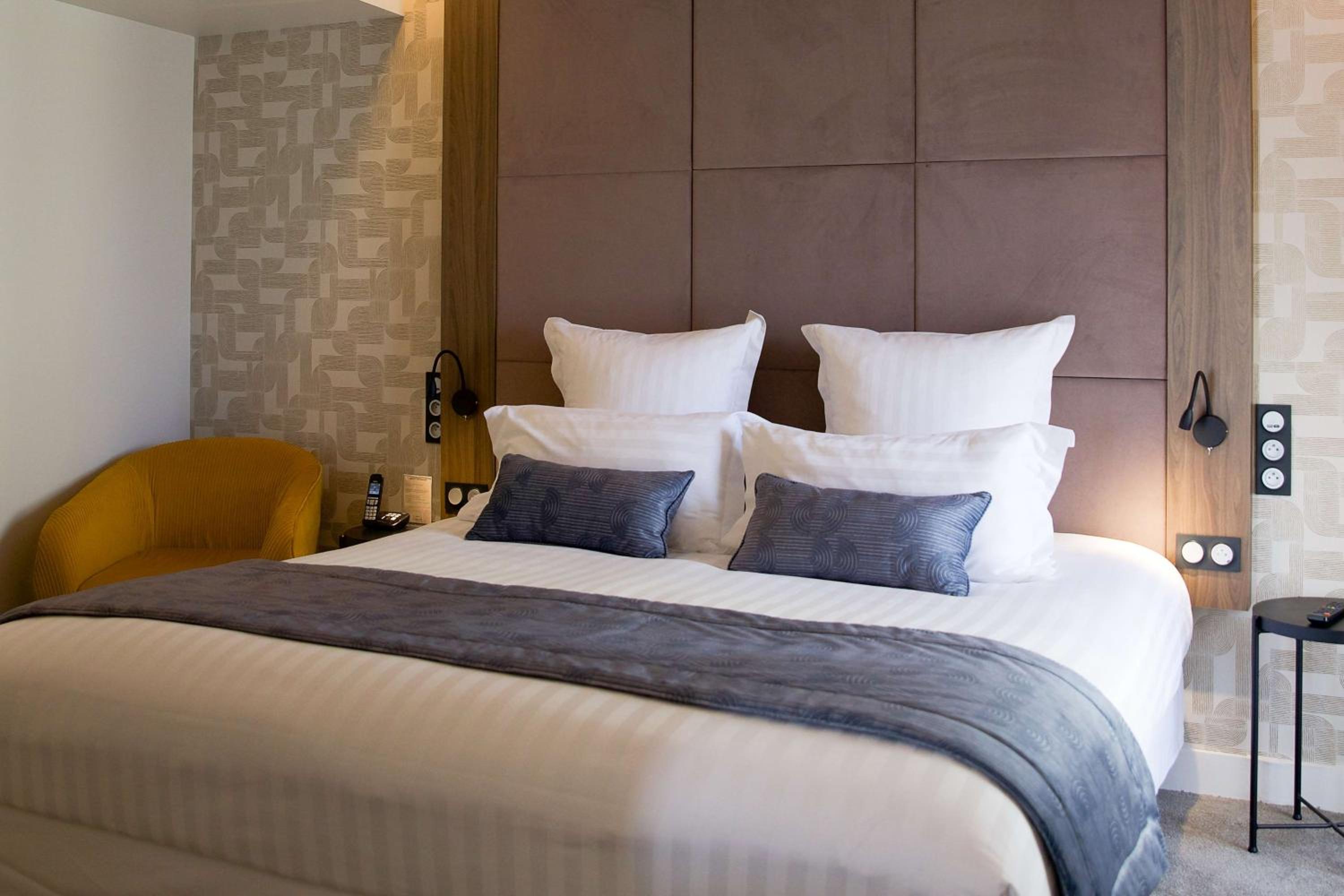King Suite with Living Room Area - Photo 1