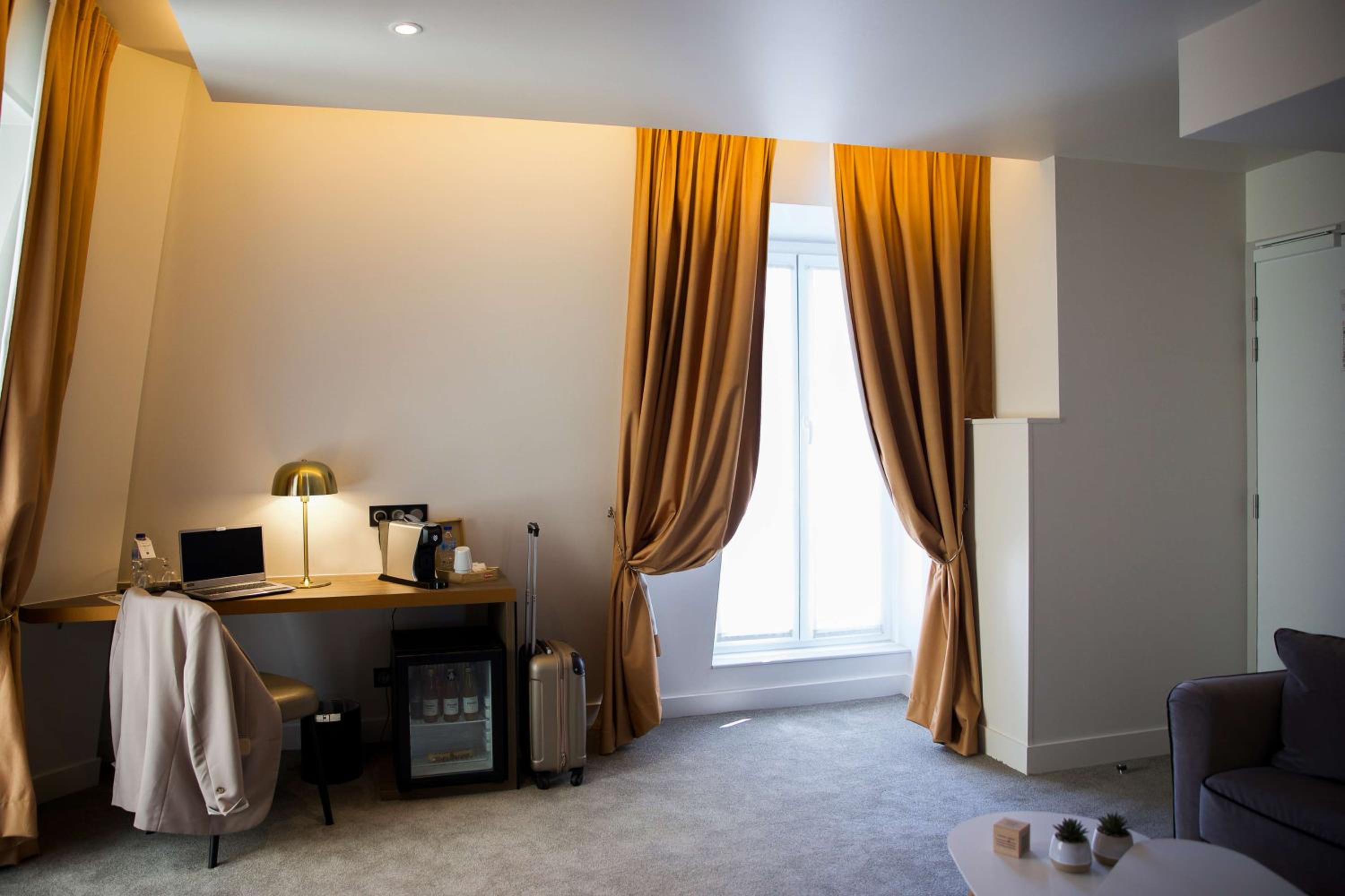 King Suite with Living Room Area - Photo 3