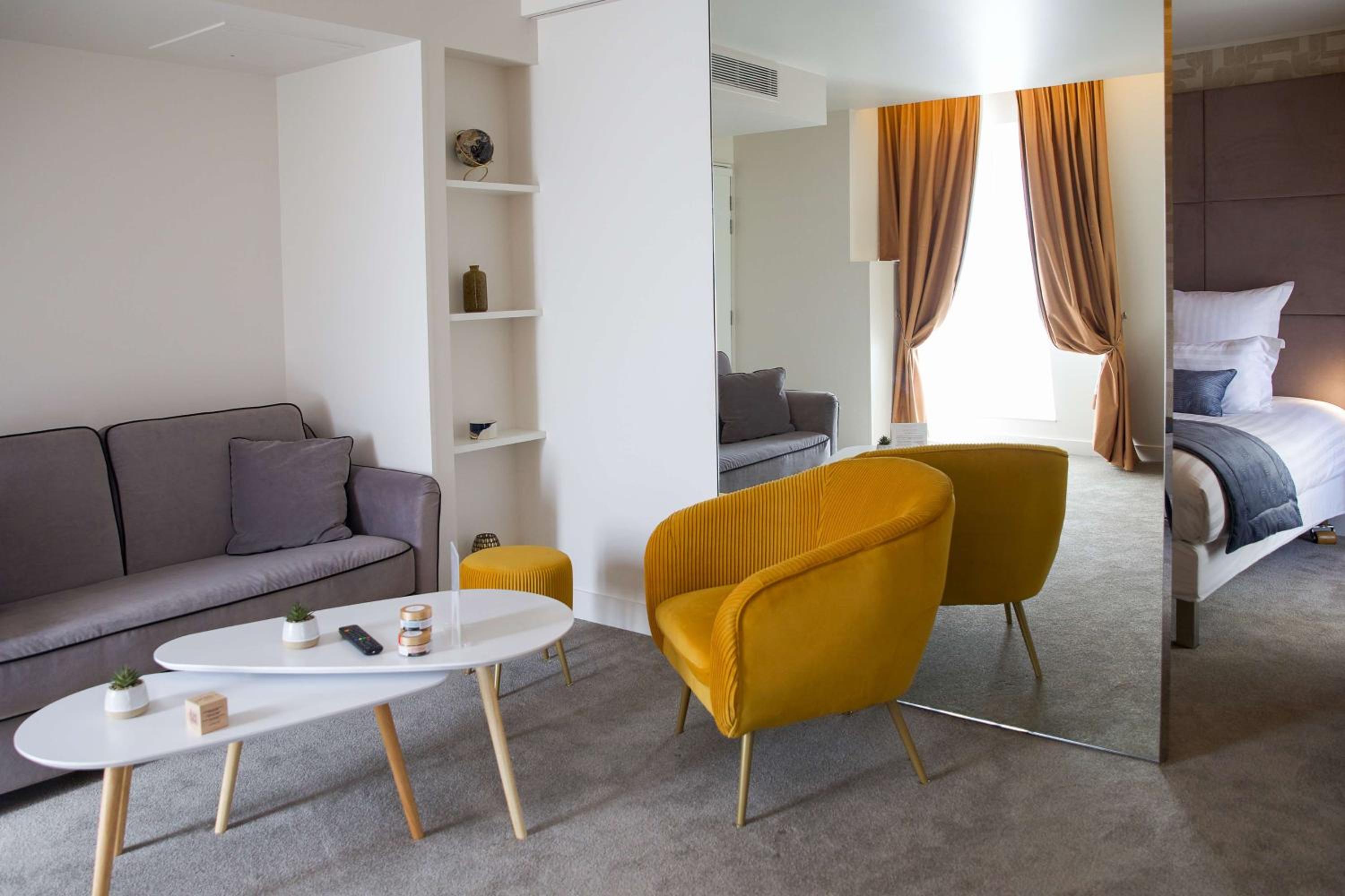 King Suite with Living Room Area - Photo 5