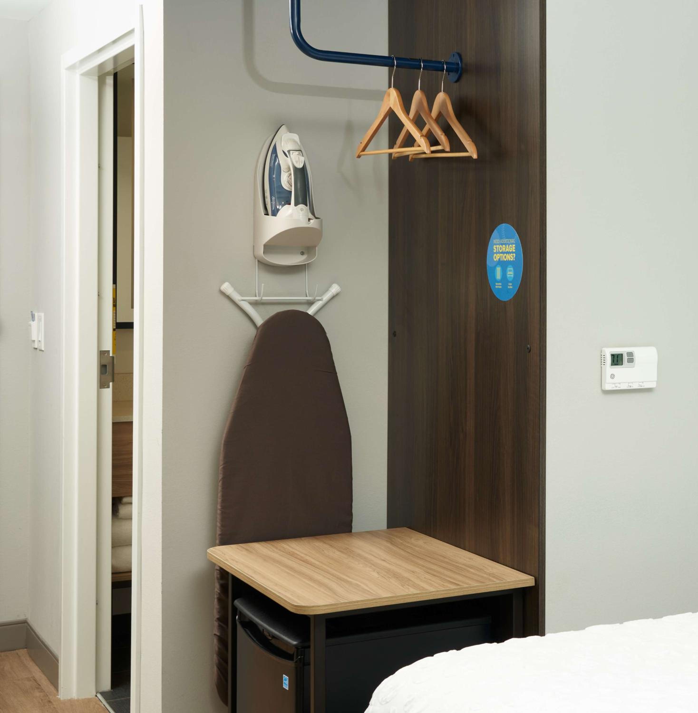 Queen Room with Two Queen Beds - Photo 3