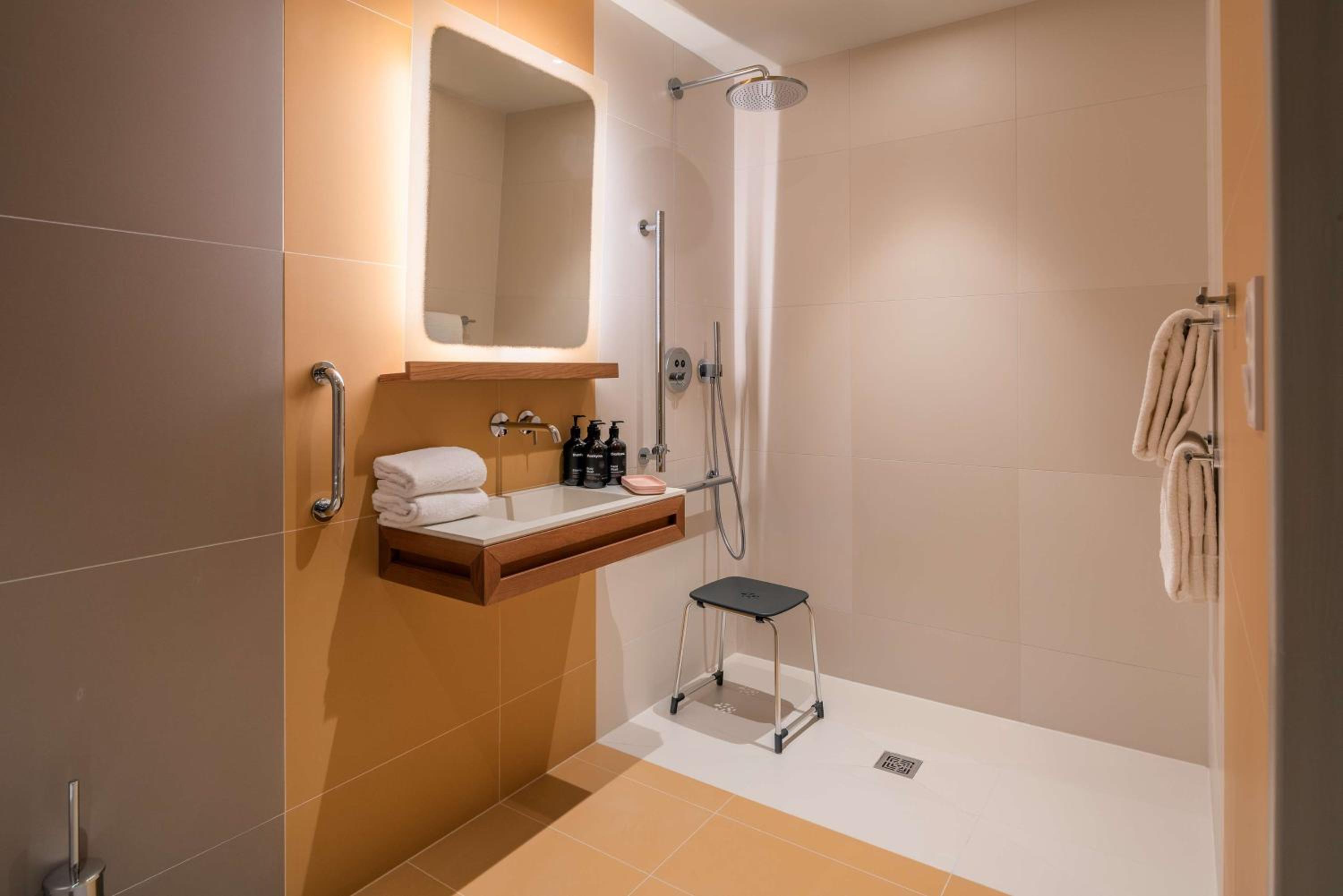 Queen Room - Accessible - Photo 3