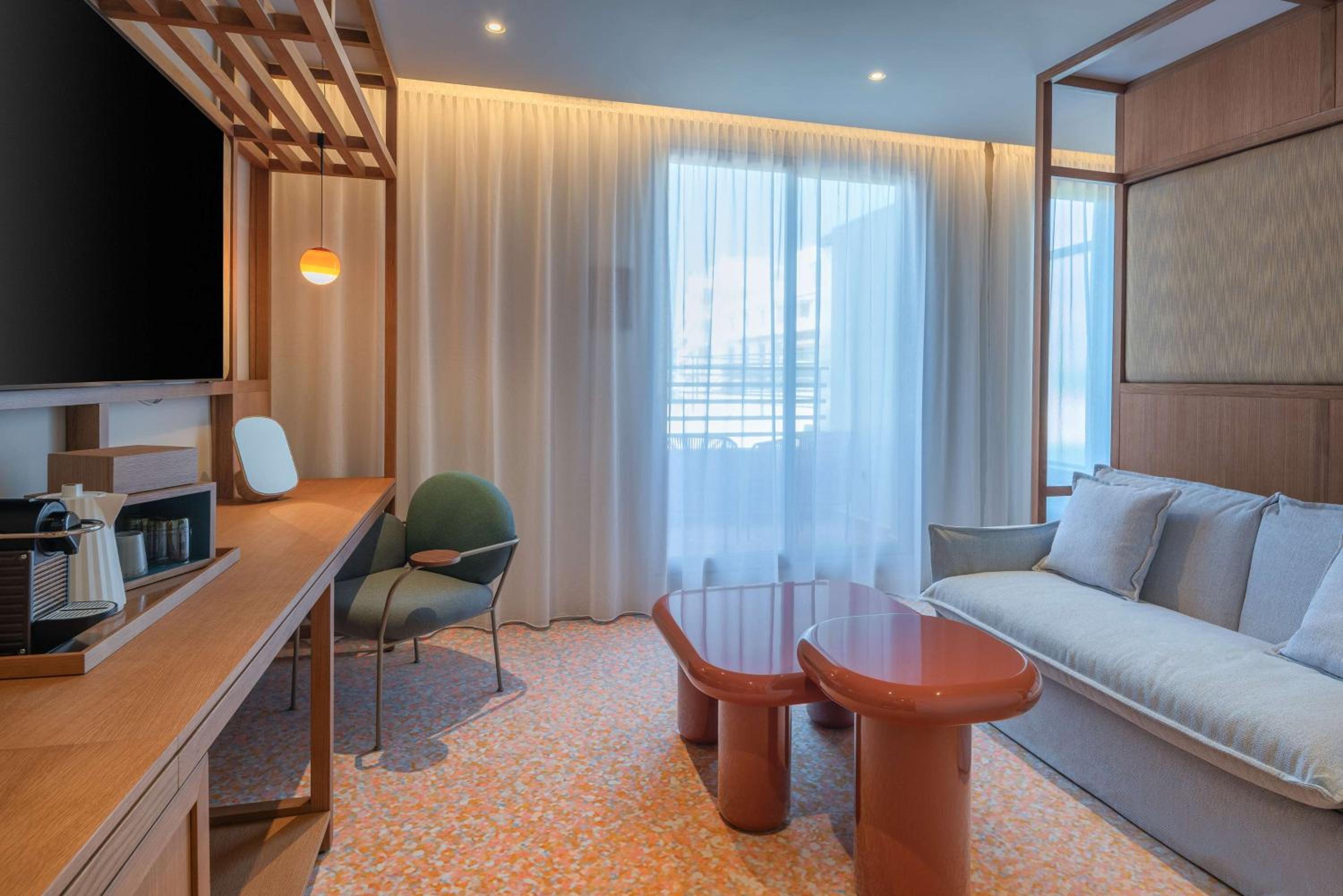 Junior King Suite with Partial Sea View - Photo 8