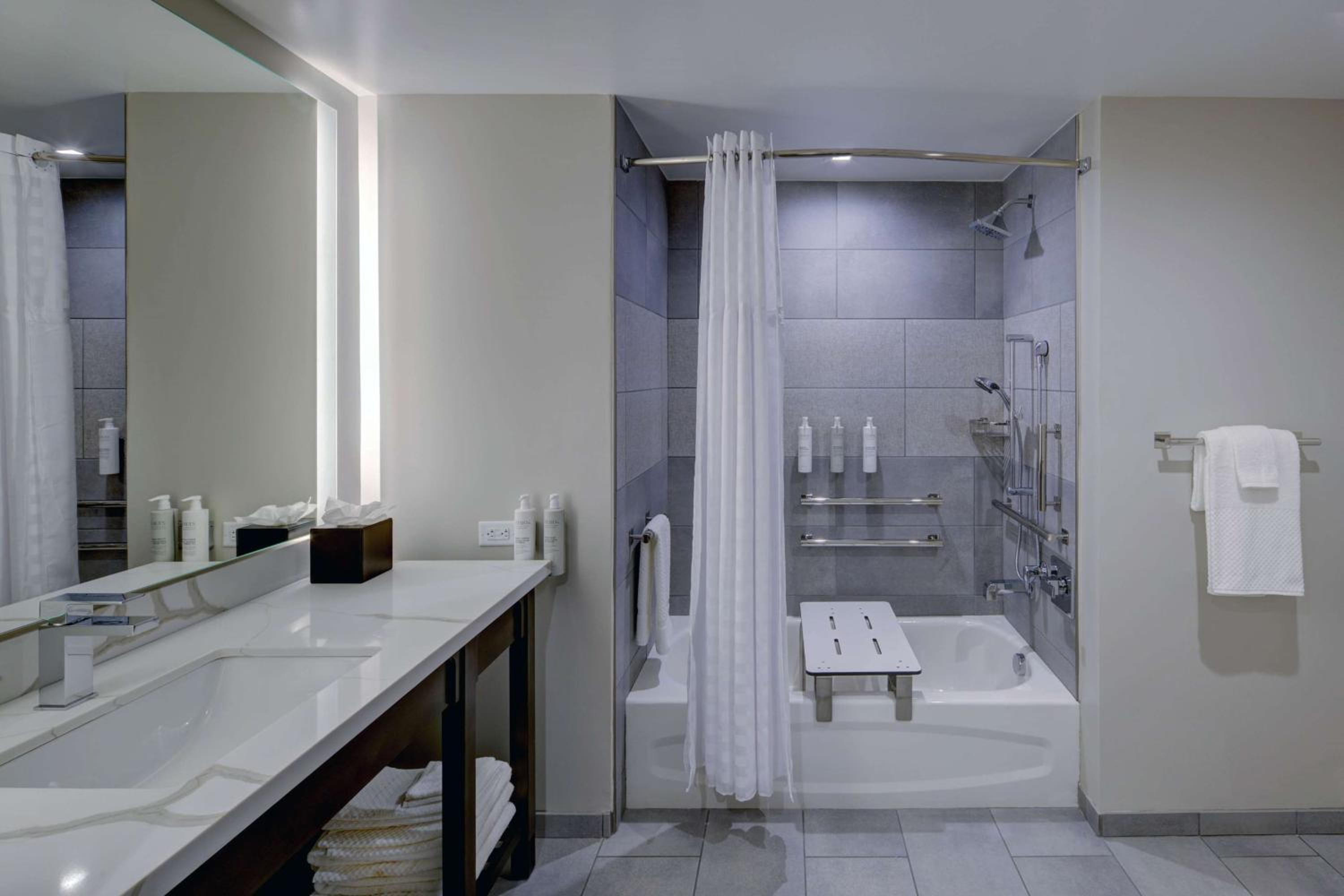 Two-Room King Suite with Bath Tub - Mobility Accessible - Photo 3