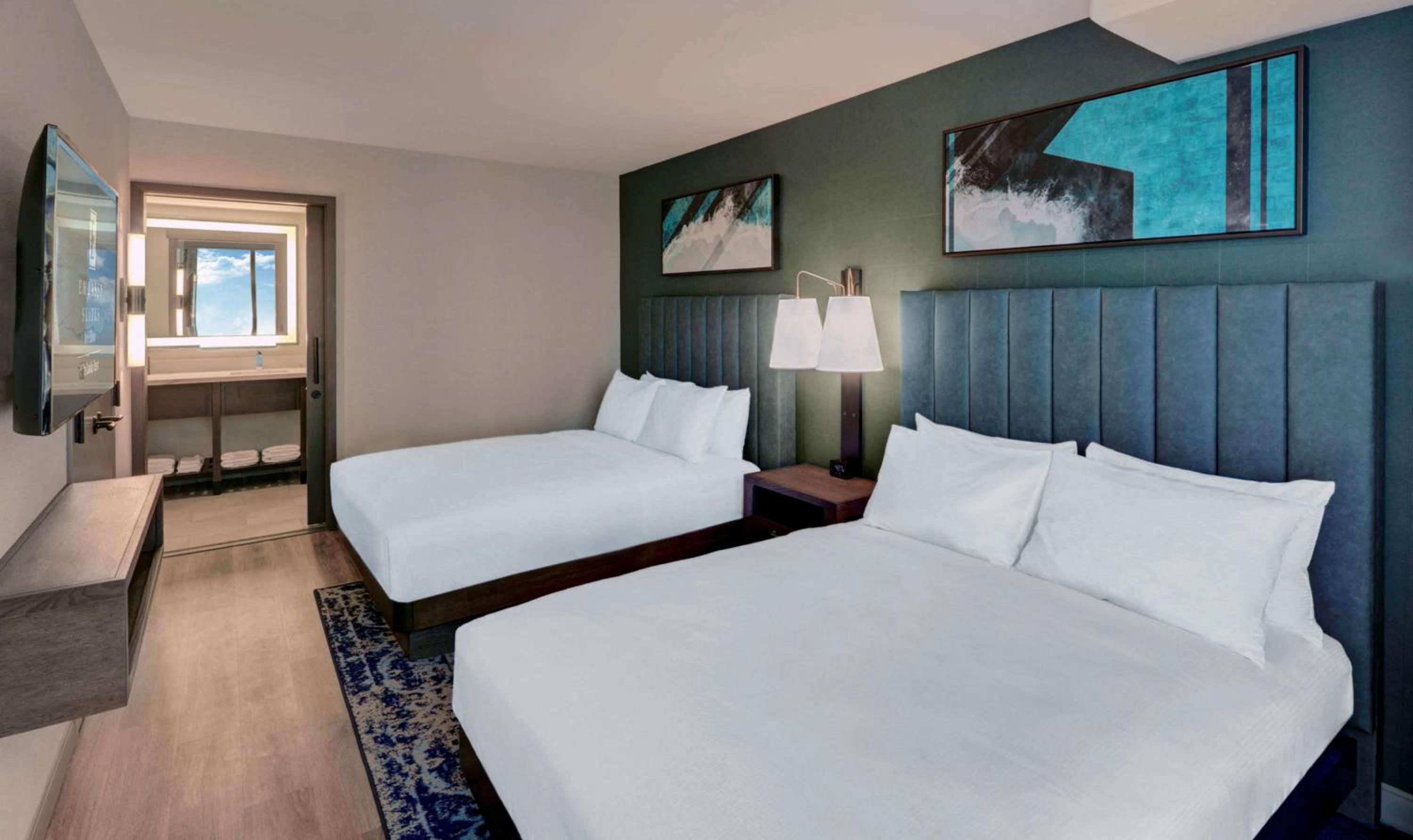 Two-Room Queen Suite with Two Queen Beds - Photo 2