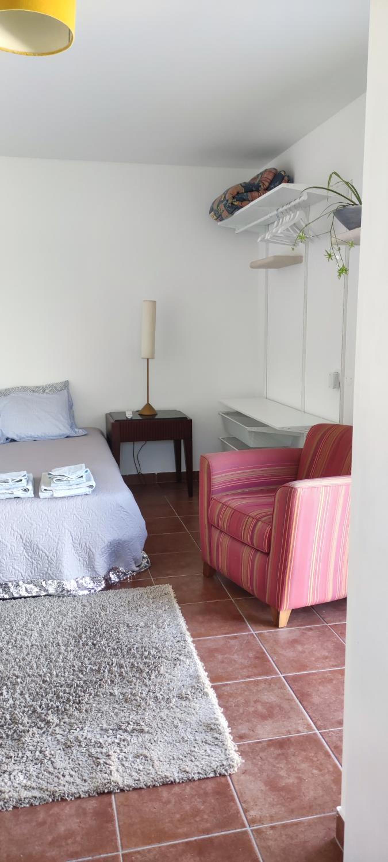 Large Double Room - Photo 9