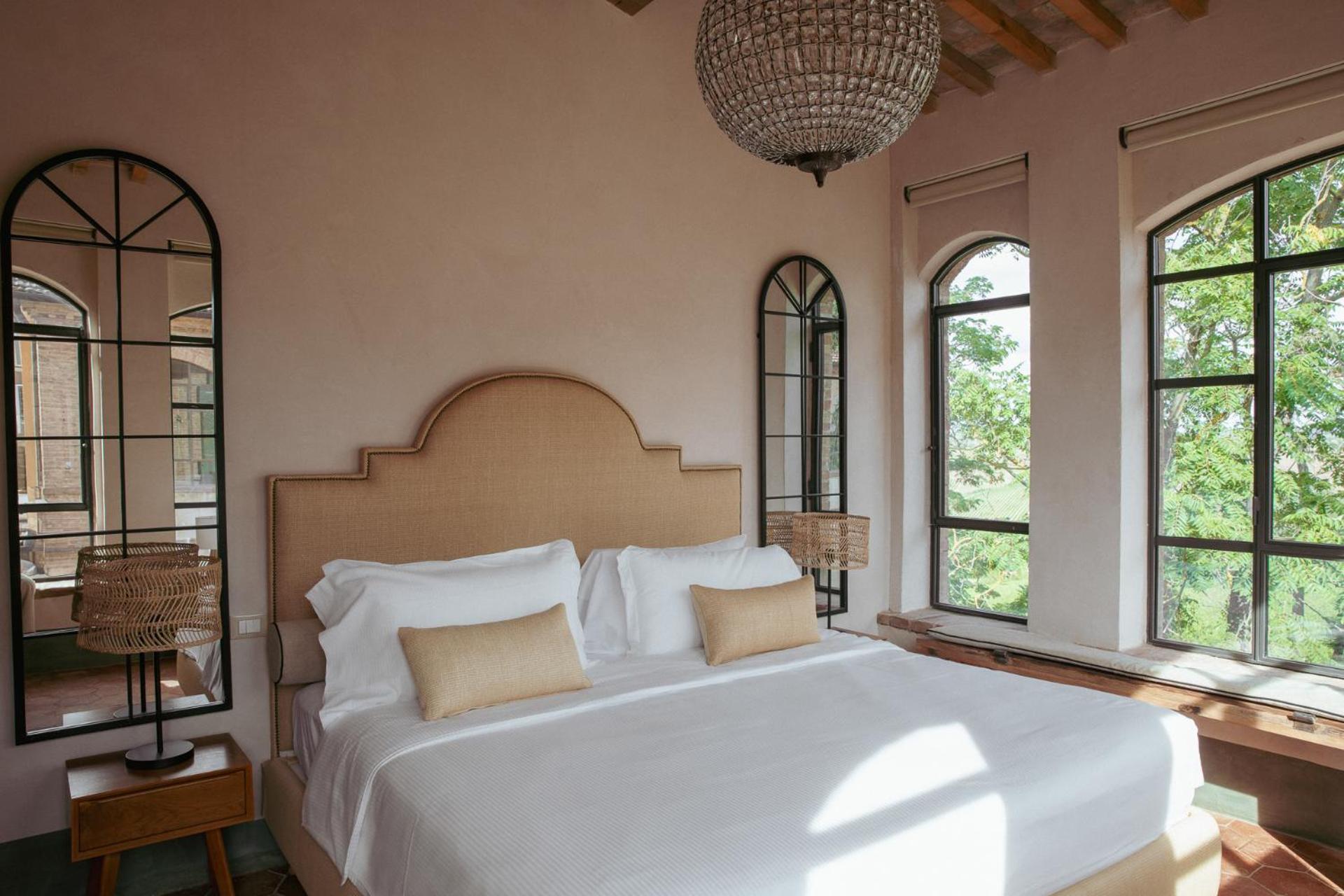 Deluxe King Room - Photo 1