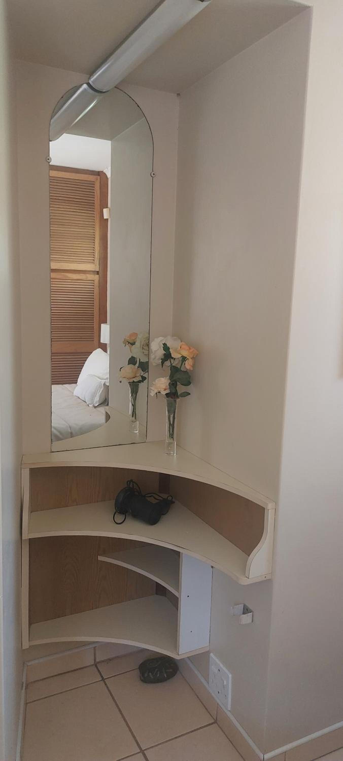 One-Bedroom Apartment - Photo 32