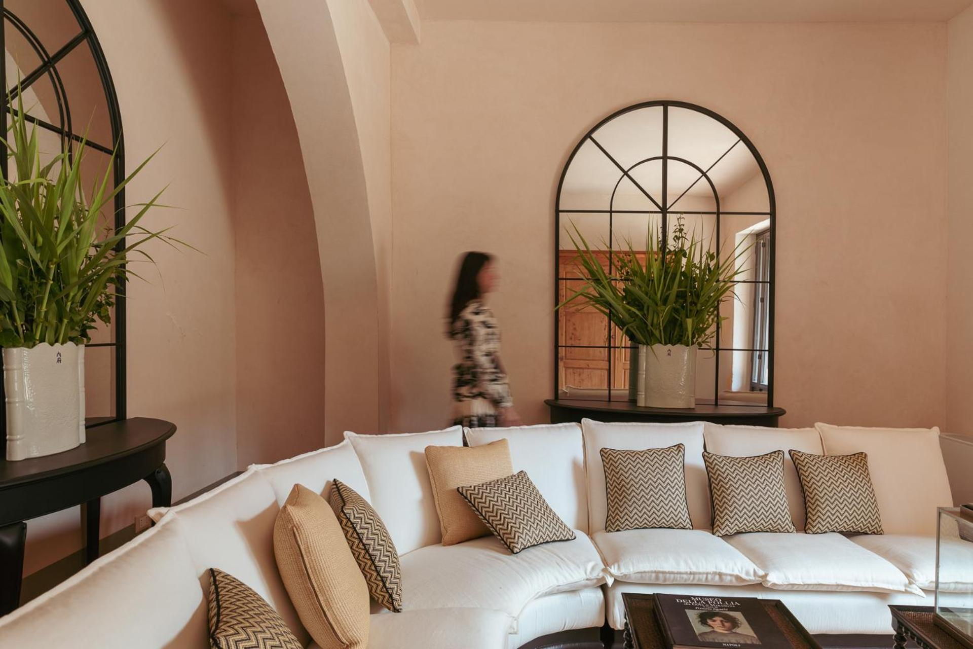 Superior Suite - Photo 10