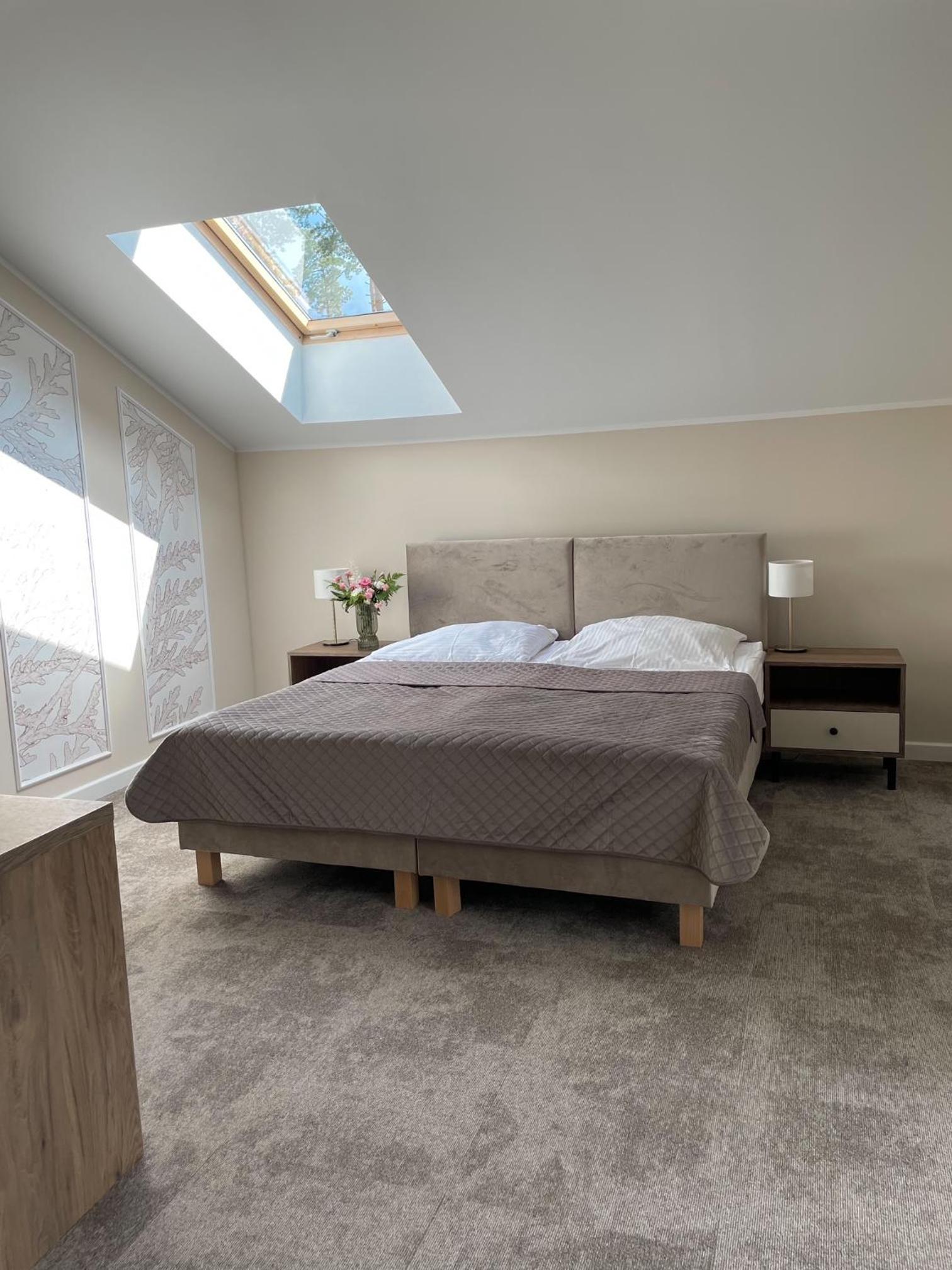 Standard Double or Twin Room - Photo 9