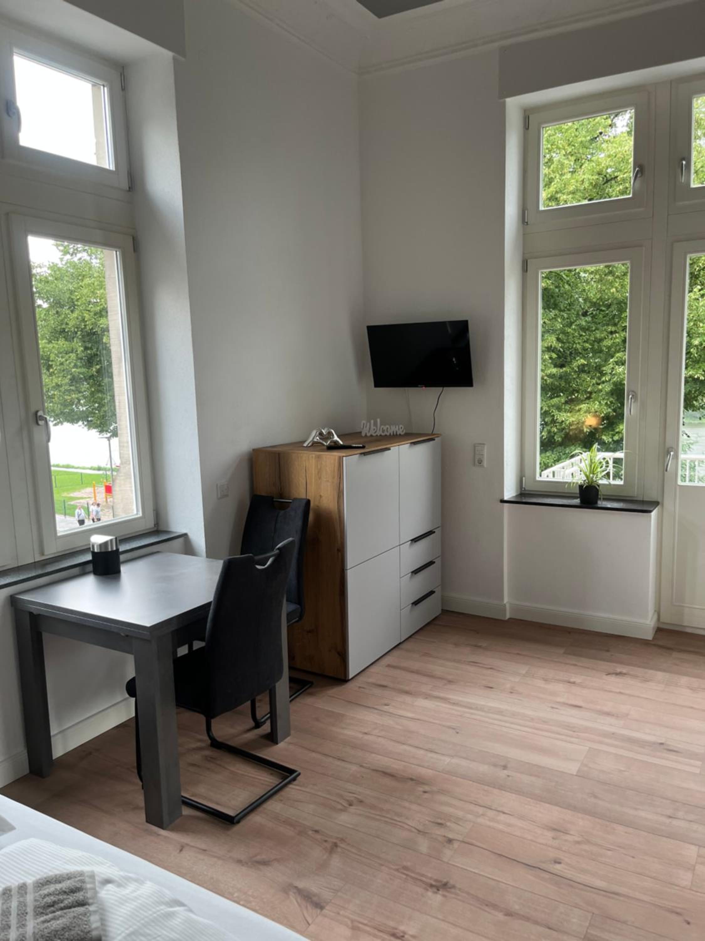 Apartment with Balcony photo 2