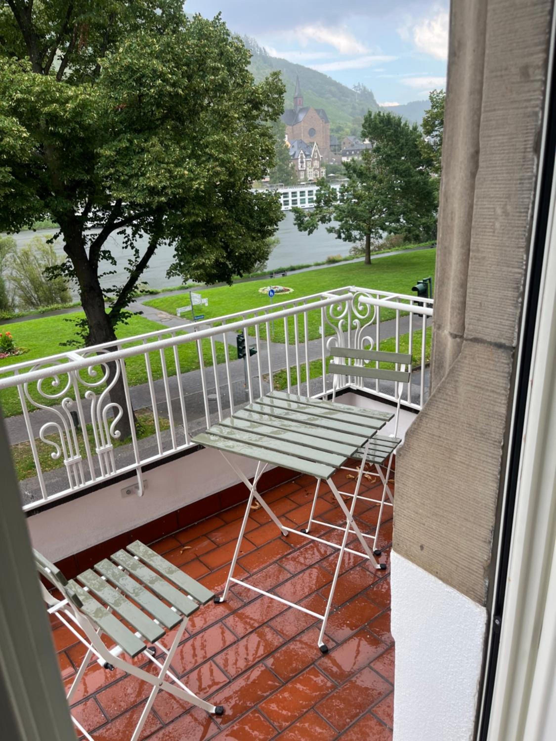 Apartment with Balcony photo 3