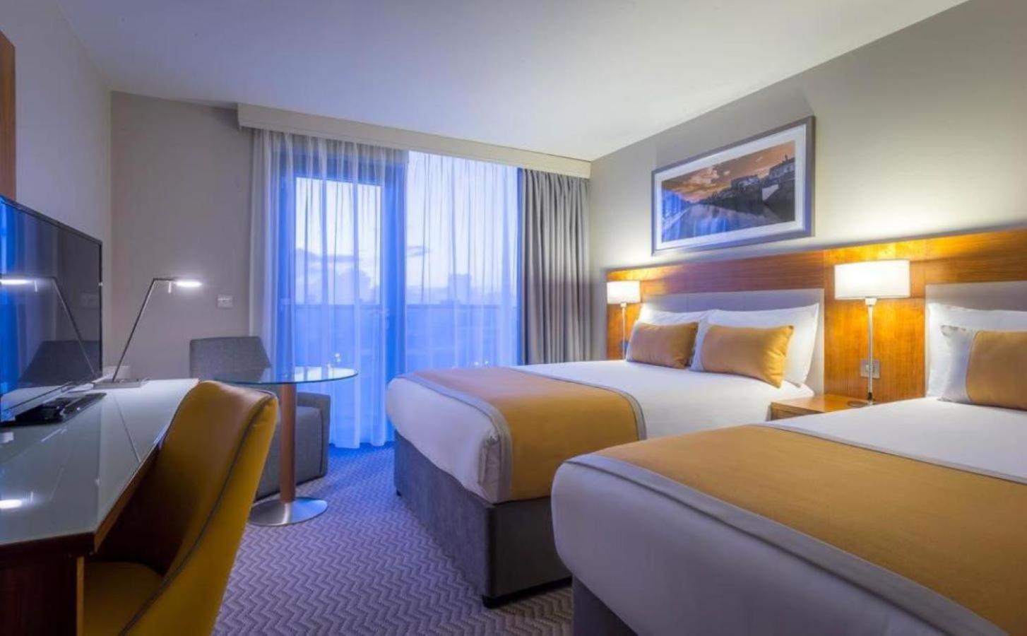 Twin Room - Photo 2