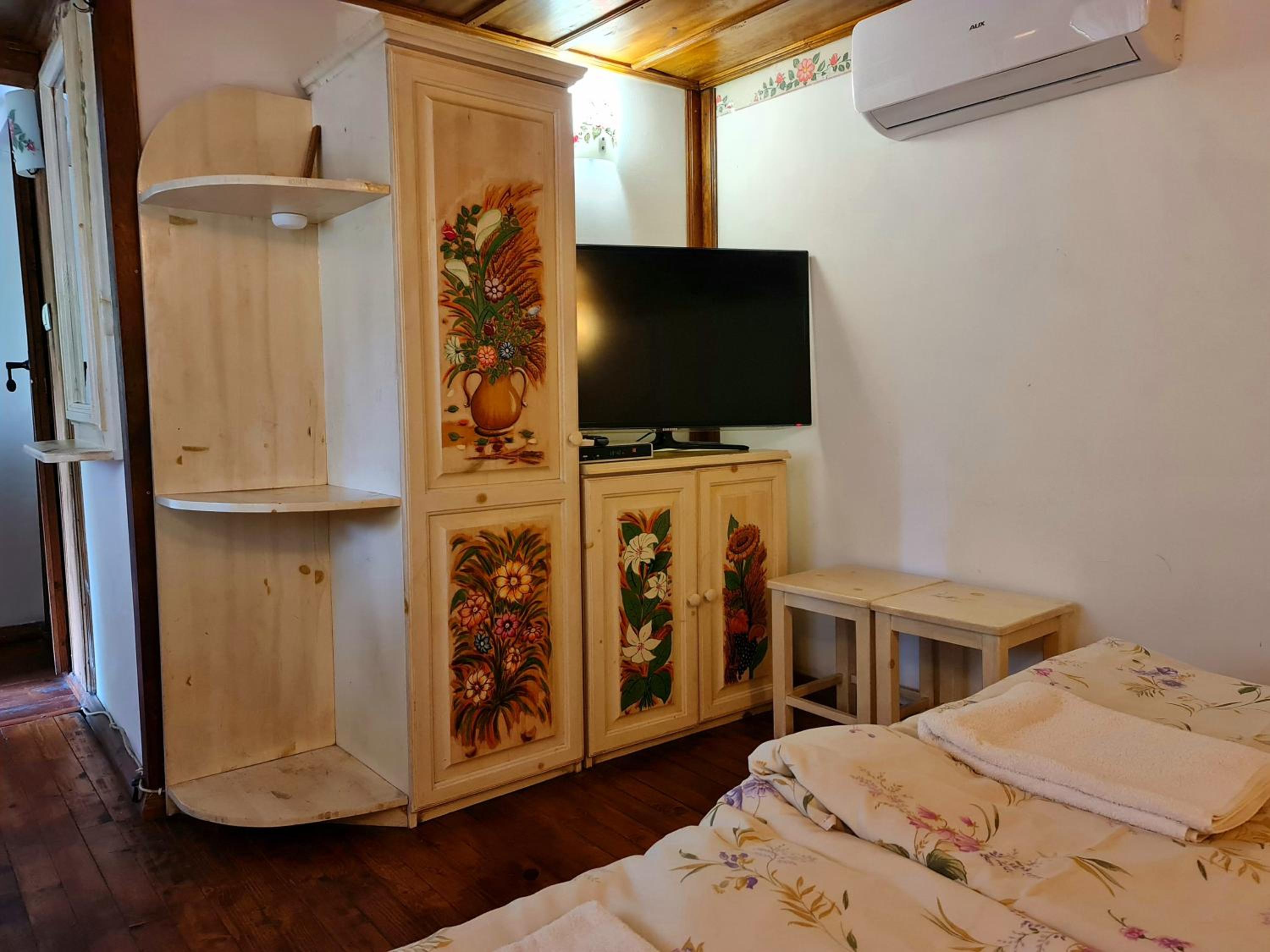 Double or Twin Room with Private Bathroom photo 3