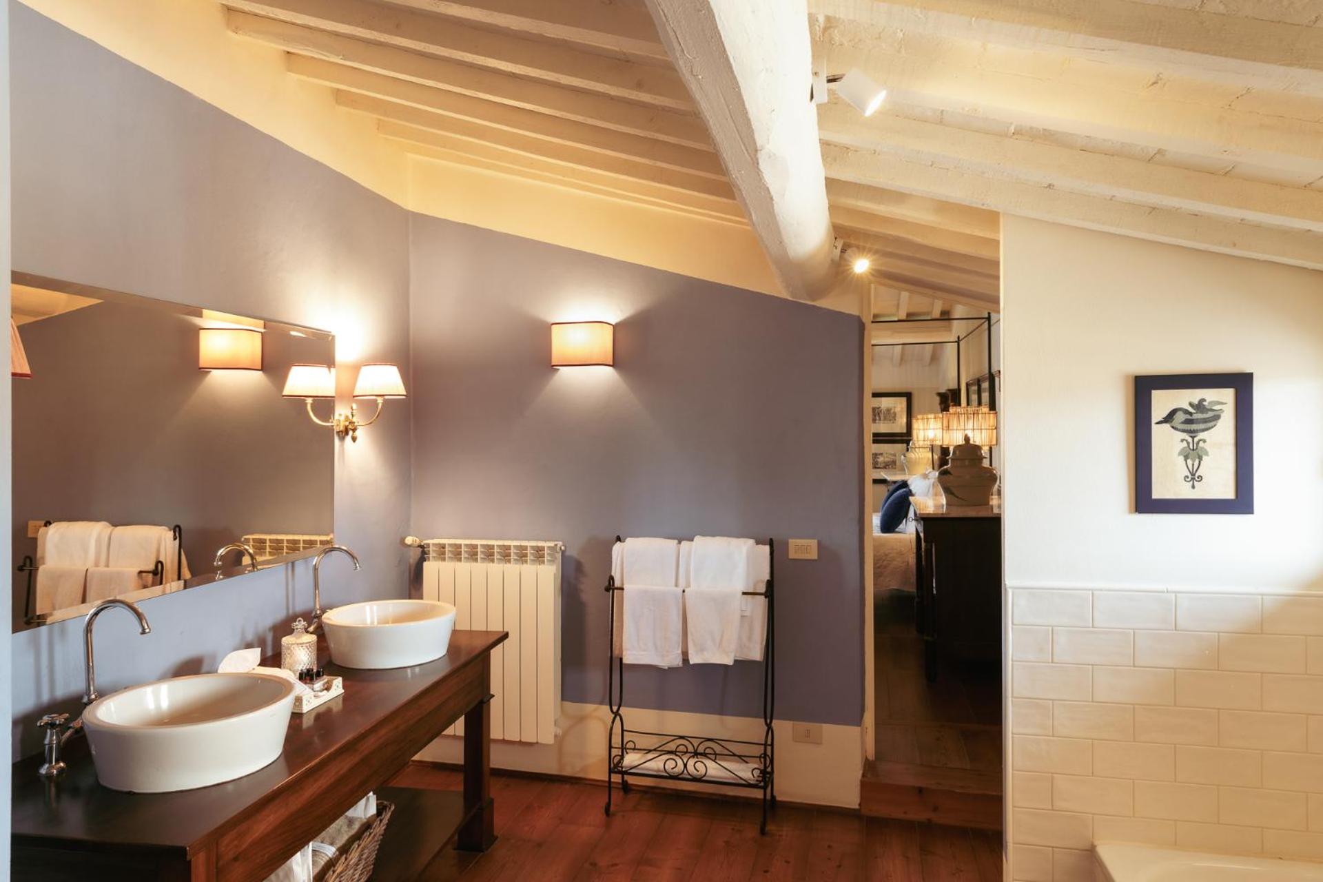 Superior Suite - Photo 6