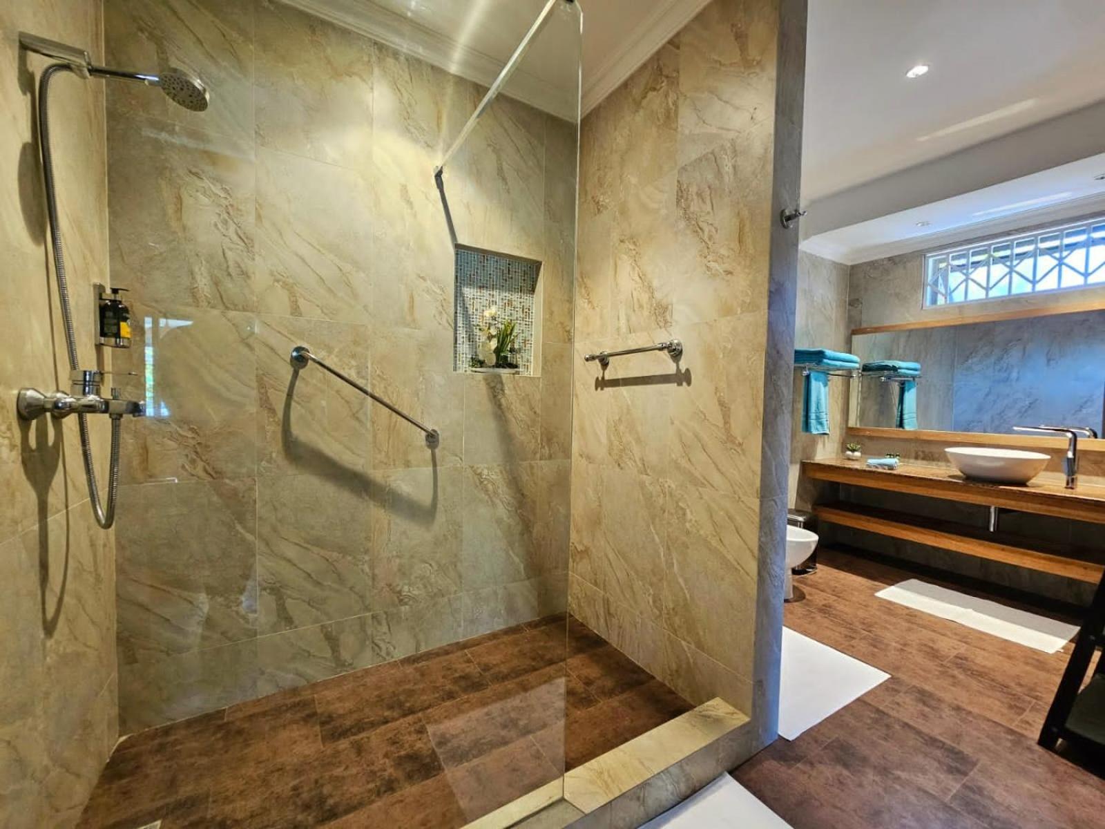 Three-Bedroom Villa photo 3