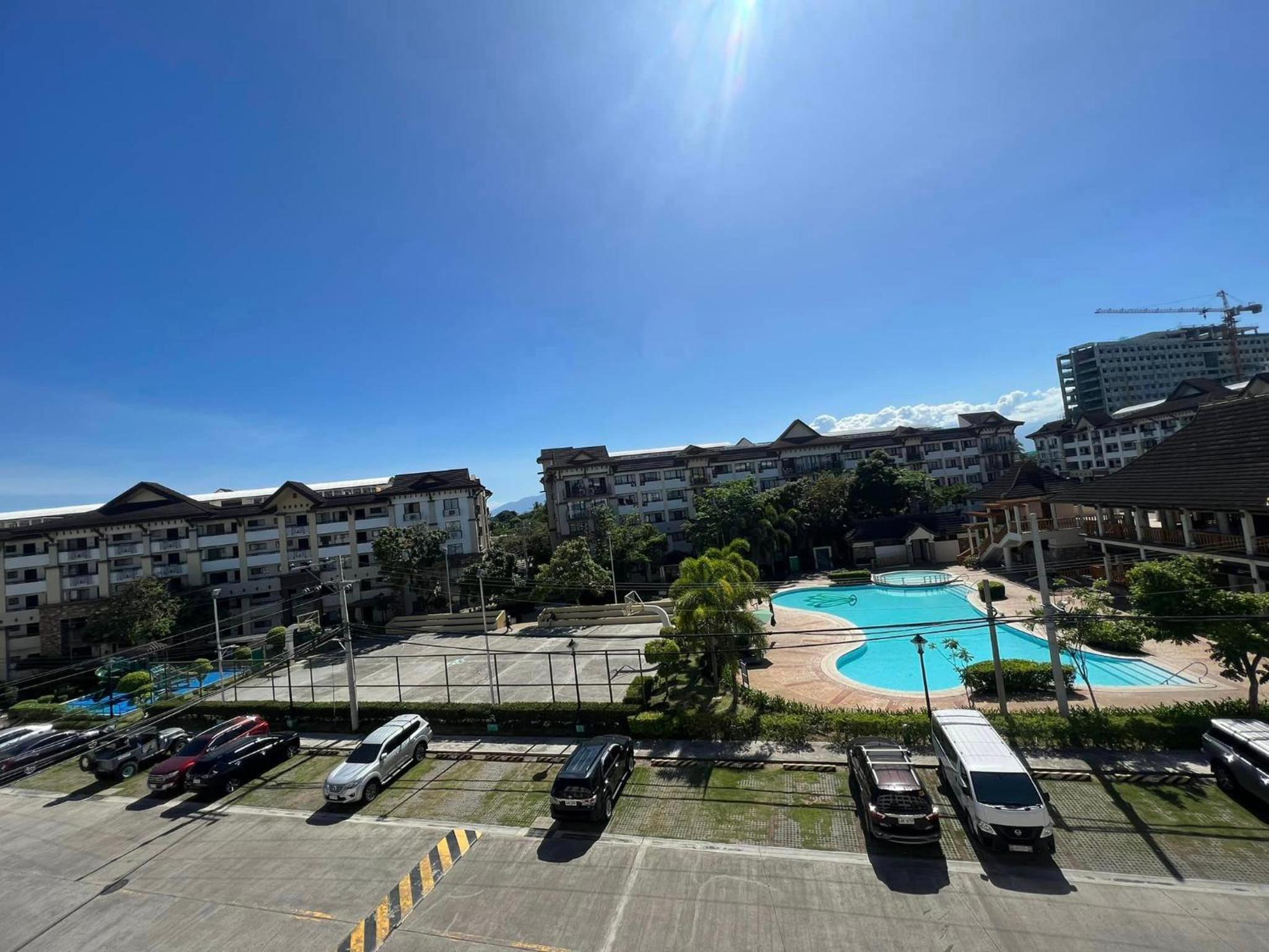 Two-Bedroom Apartment with Pool View photo 2
