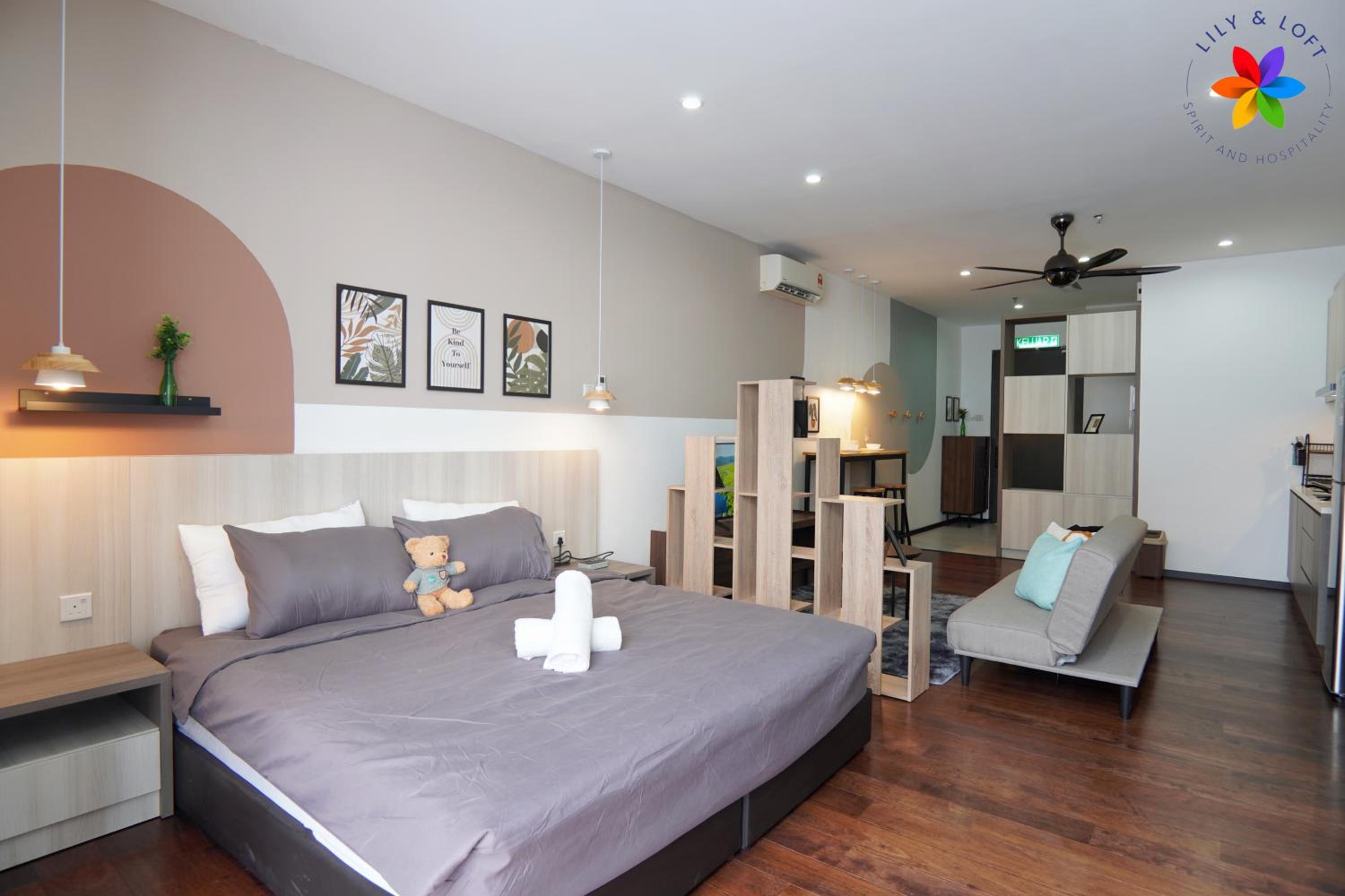 King Studio with Sofa Bed